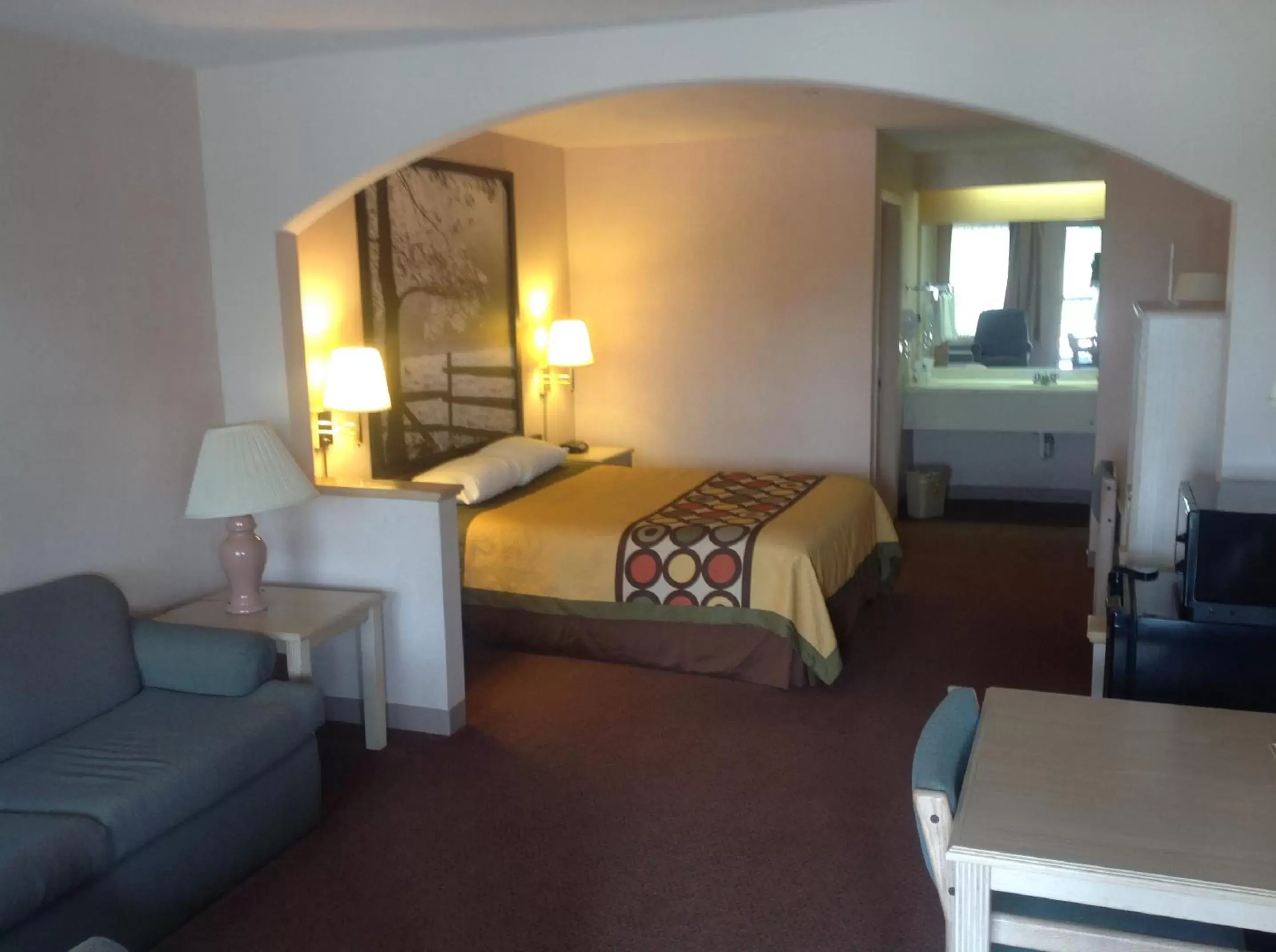 Photo of the whole room, Bed in Super 8 by Wyndham Jasper TX