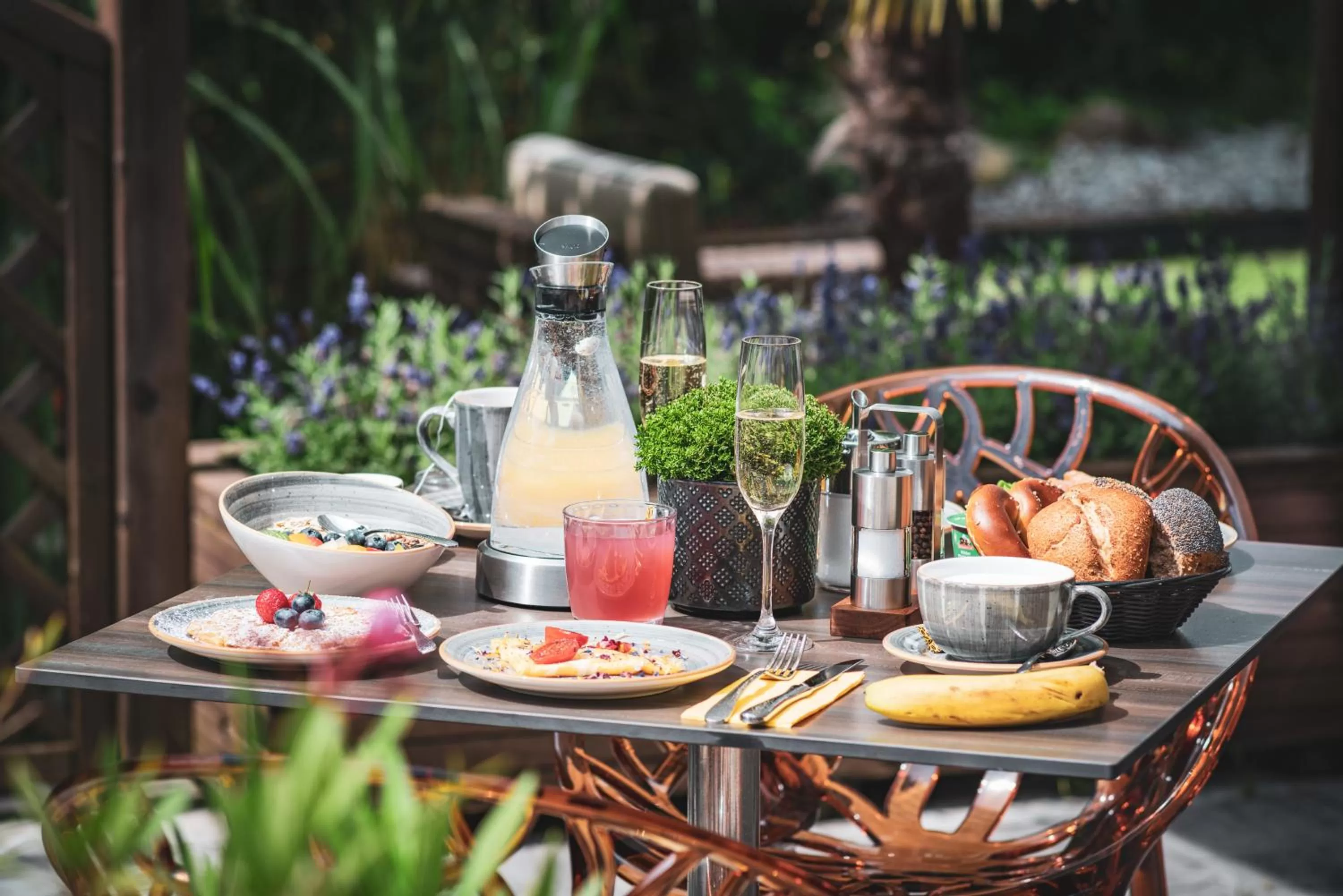 Food and drinks in Villa Sonnenhof Boutique-Hotel