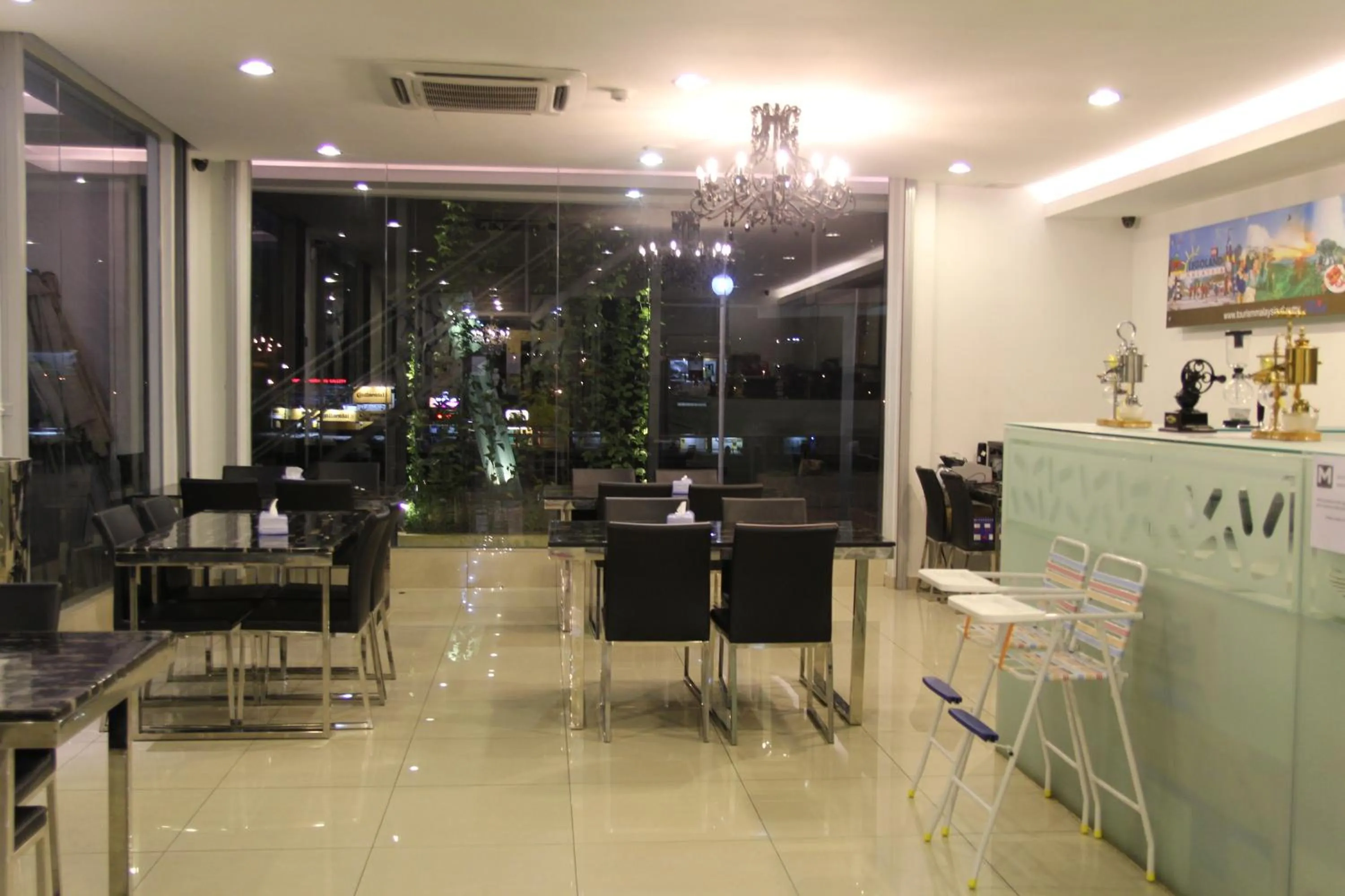 Restaurant/places to eat in M Design Hotel @ Seri Kembangan