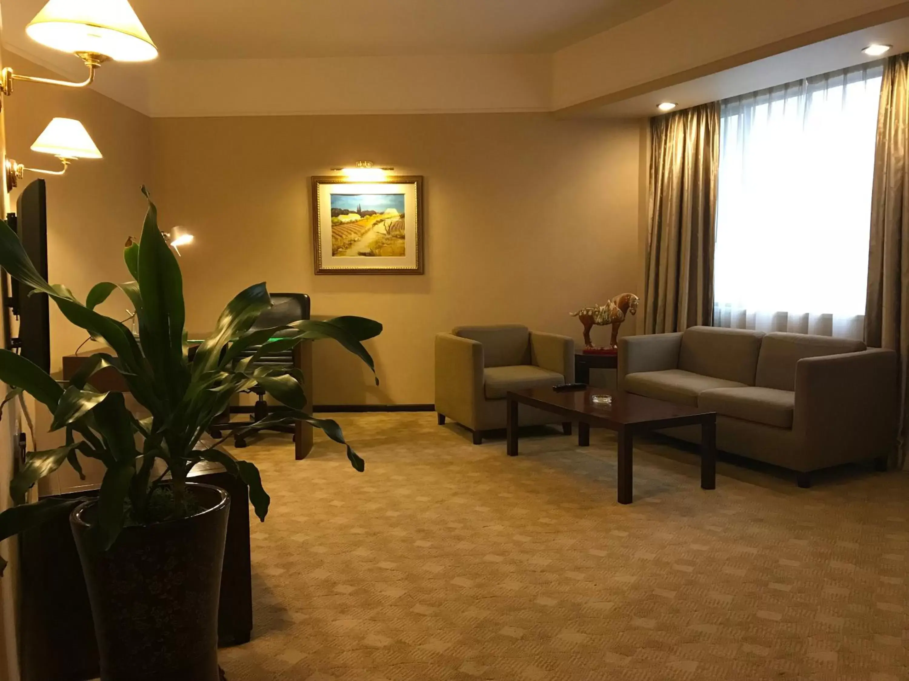 Living room, Seating Area in Zhongshan International Hotel