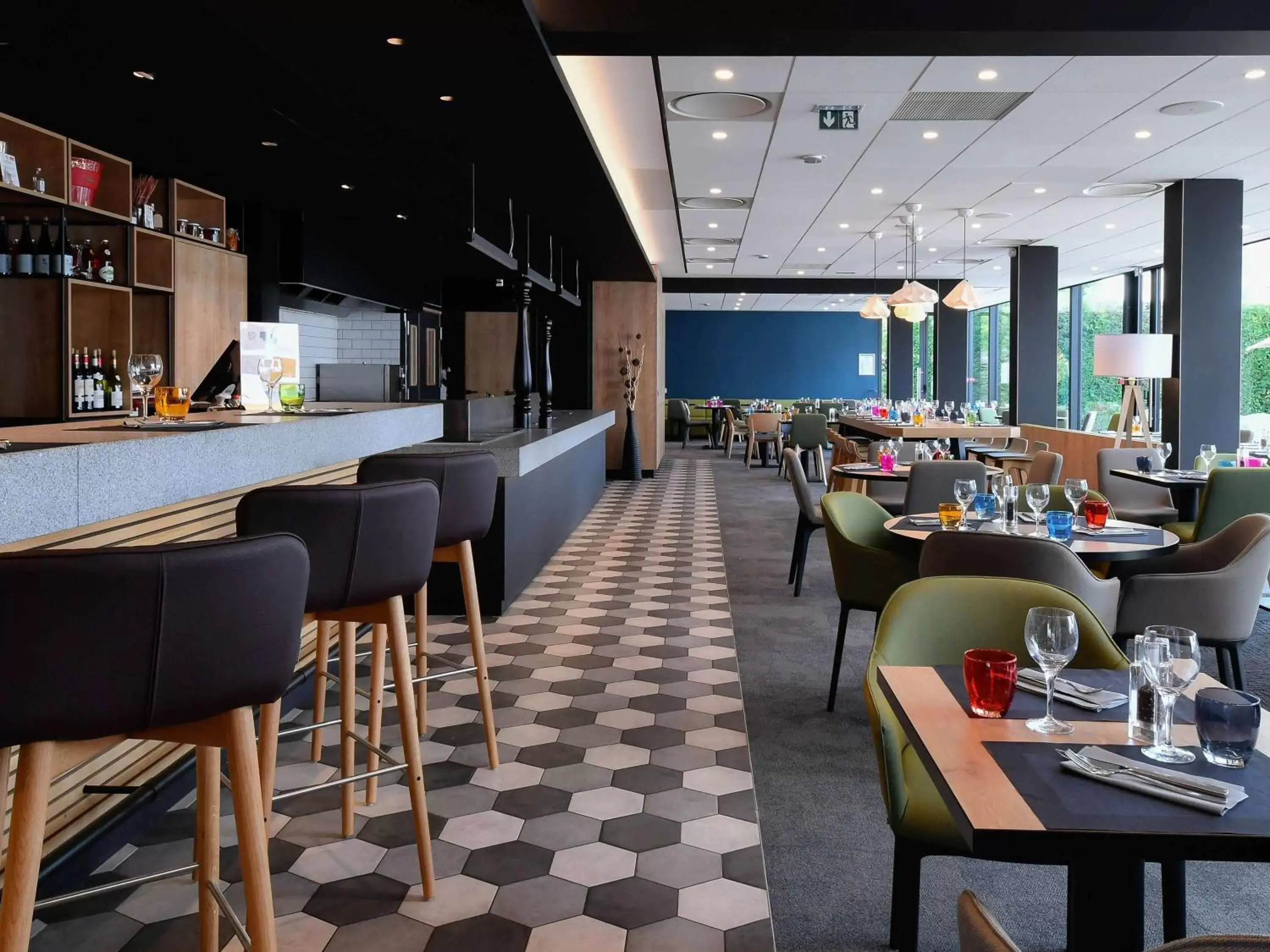 Restaurant/Places to Eat in Novotel Caen Côte de Nacre