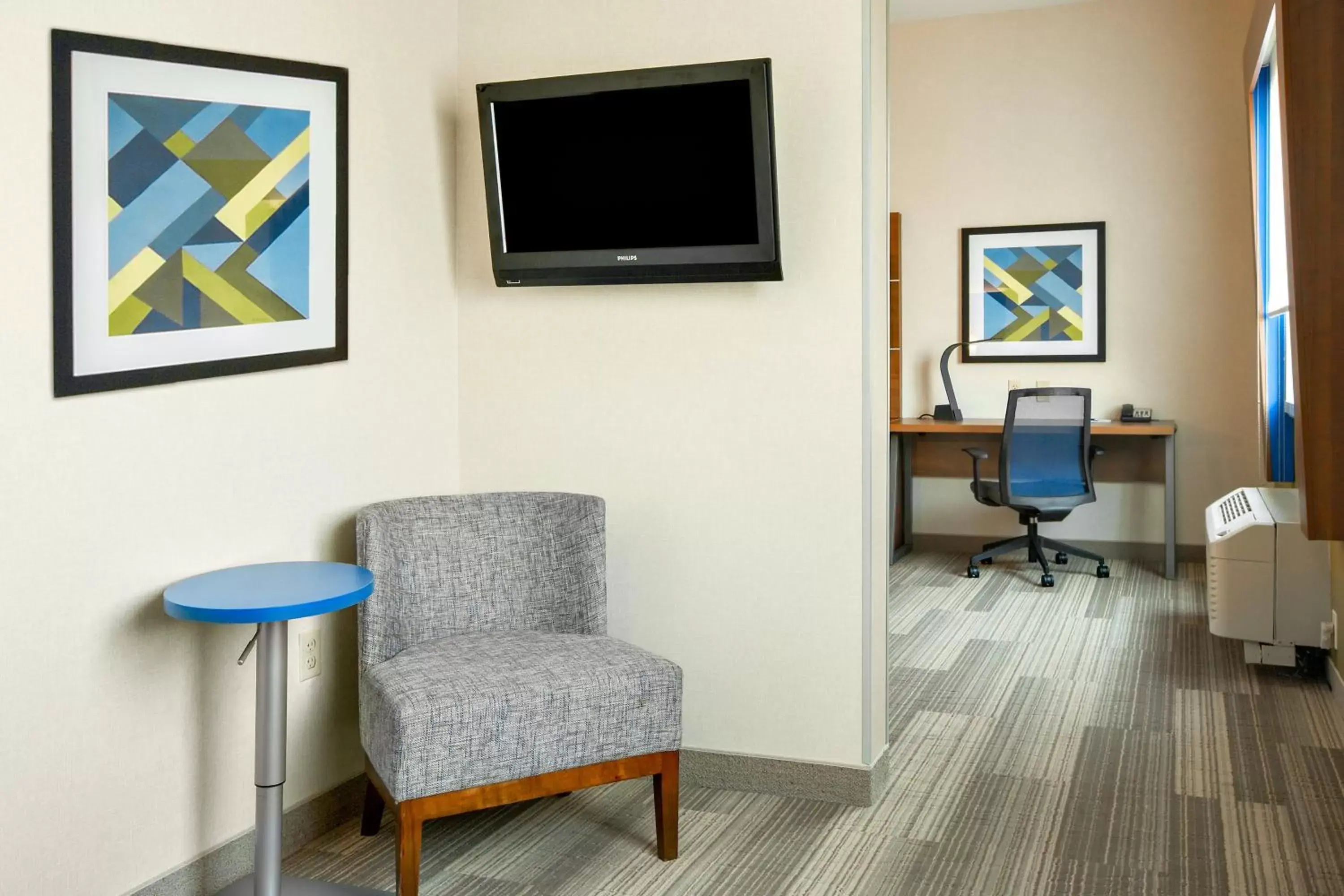 Photo of the whole room, TV/Entertainment Center in Holiday Inn Express Hotel & Suites Ontario, an IHG Hotel