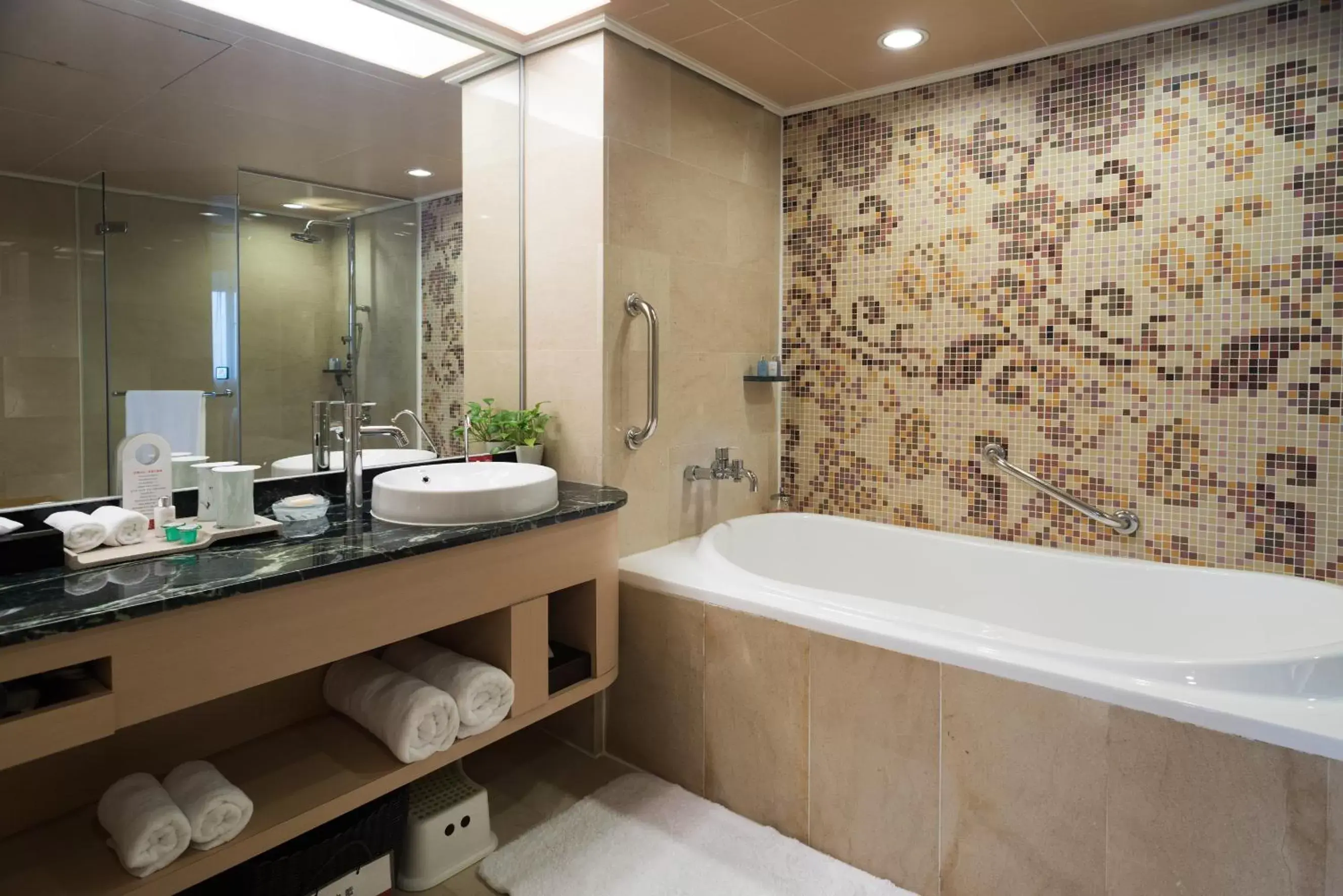 Bathroom in Chateau de Chine Hotel Hualien