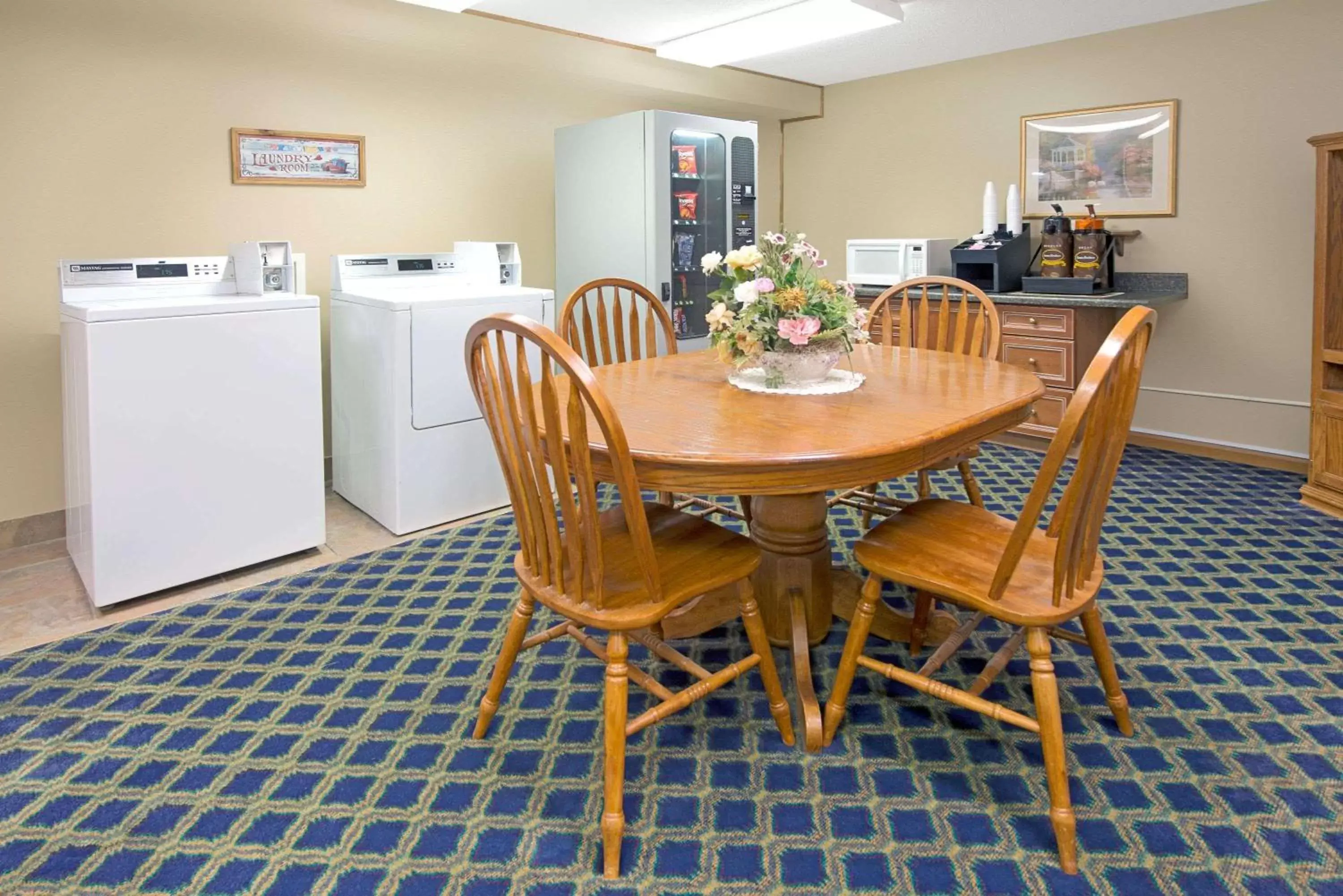 On site in Super 8 by Wyndham St. Clair MO On site in Super 8 by Wyndham St. Clair MO