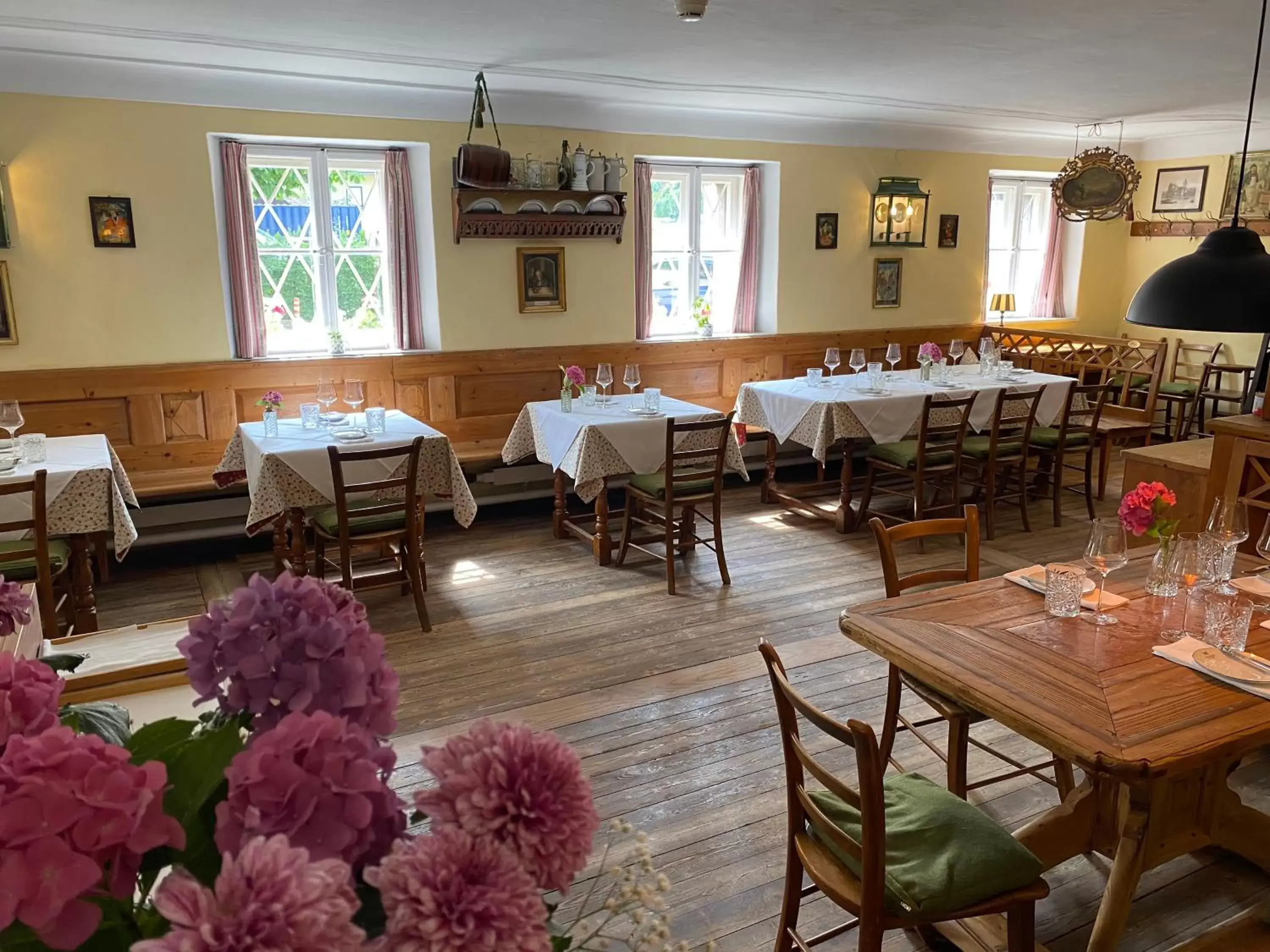 Restaurant/Places to Eat in Schlosswirt zu Anif - Hotel und Restaurant