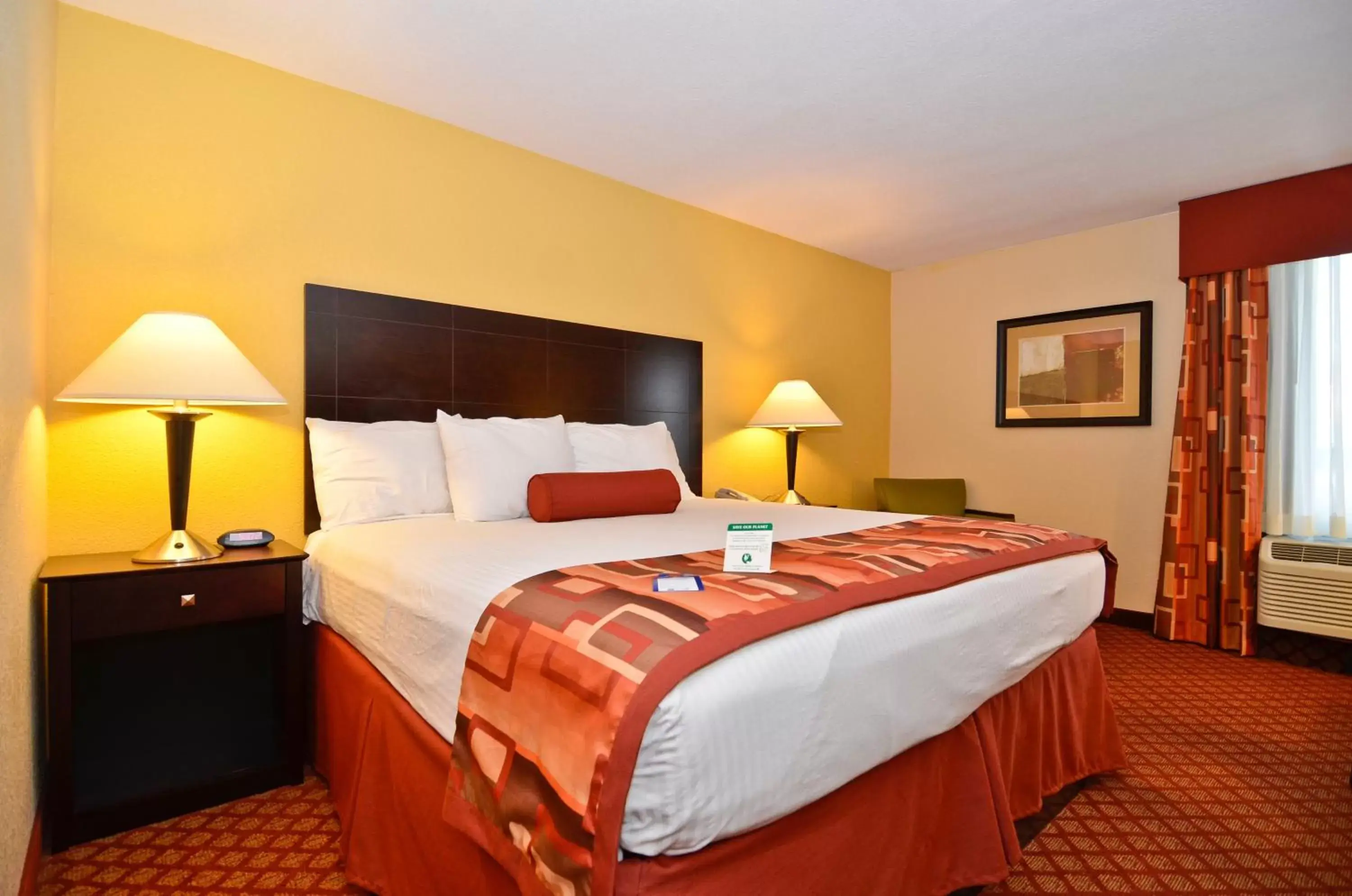 Bedroom, Bed in Best Western Plus Parkway Hotel