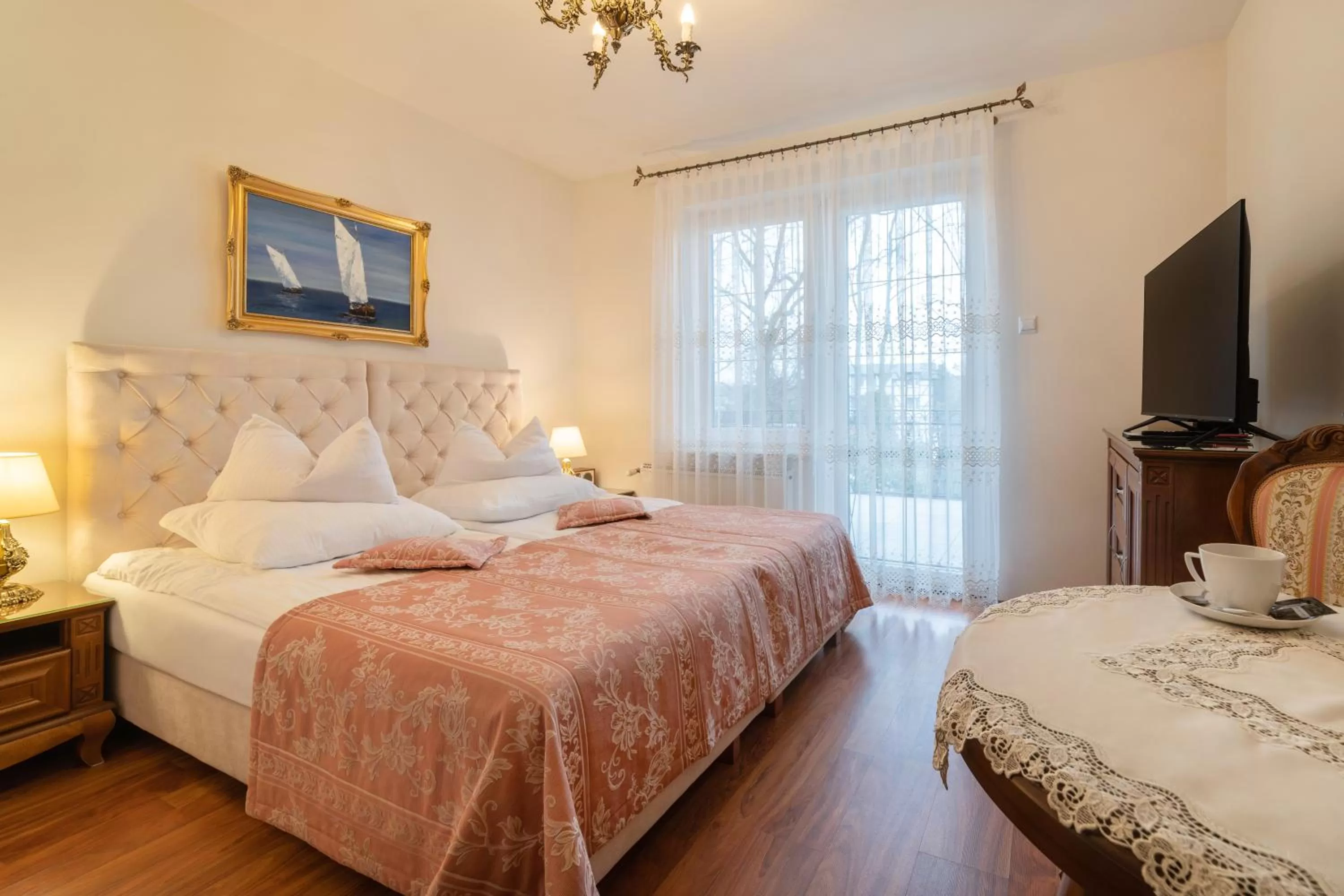 TV and multimedia, Bed in Pensjonat & Restauracja Admirał