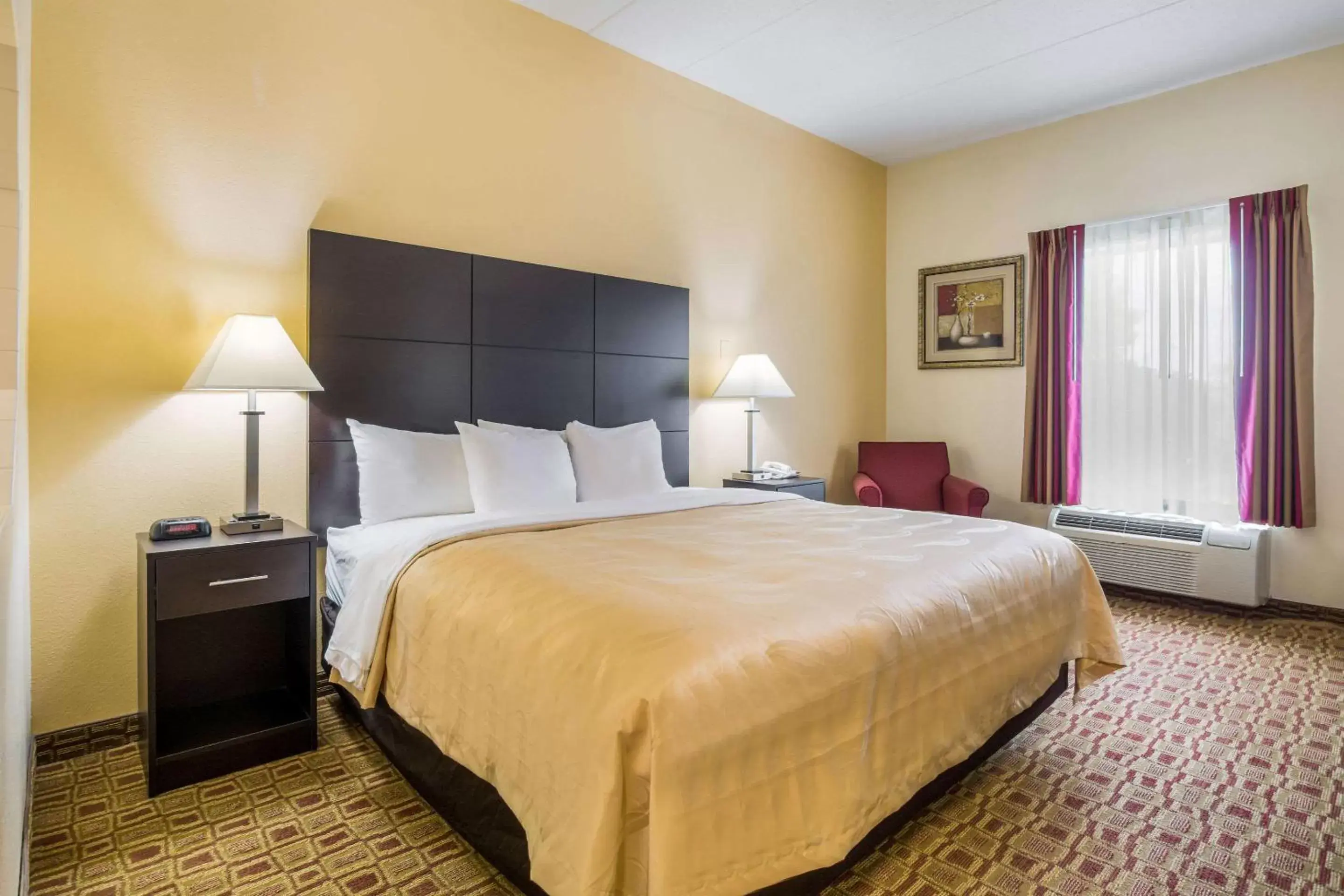 Photo of the whole room, Bed in Quality Inn & Suites-Sellersburg