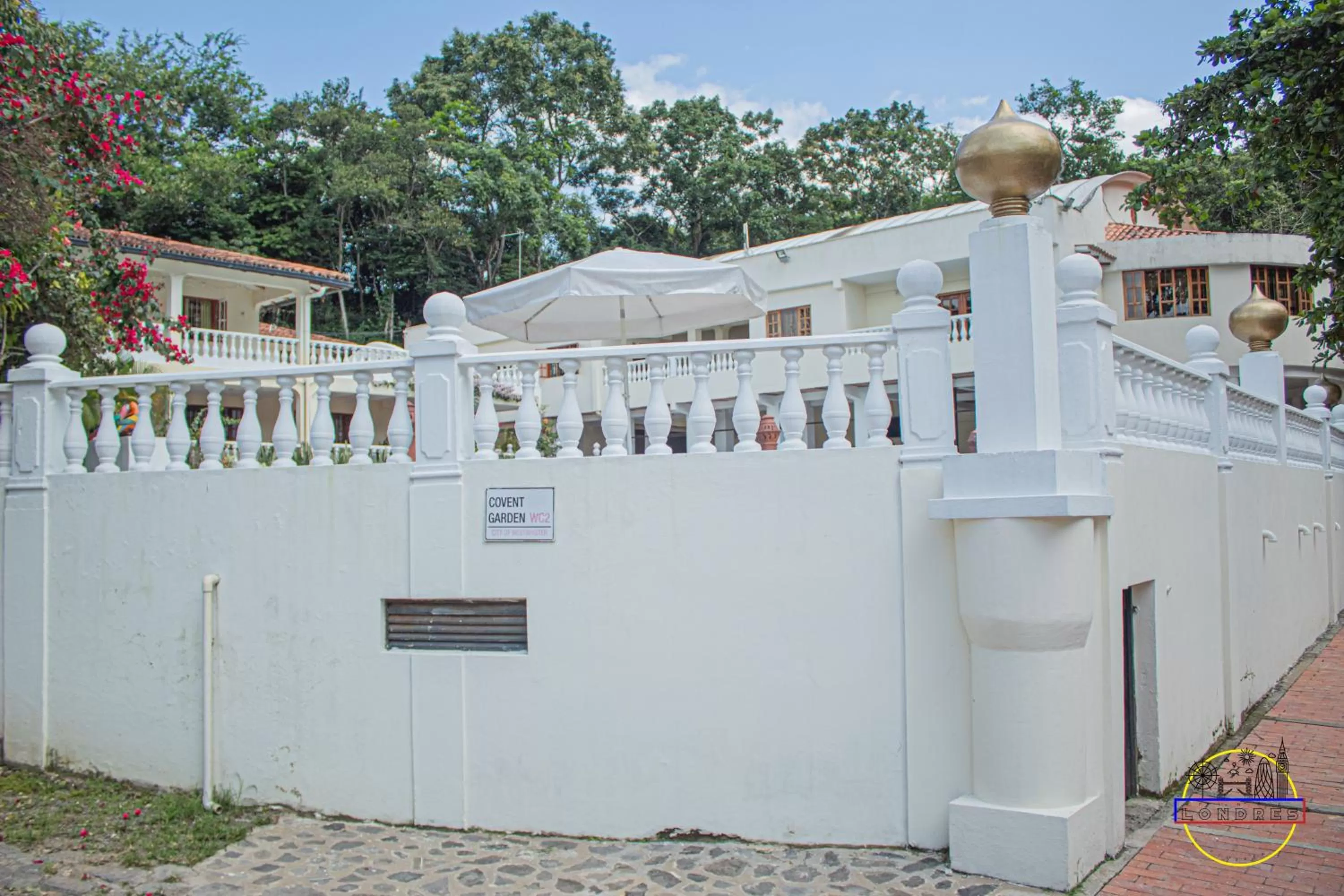 Property building in Hotel Finca Londres