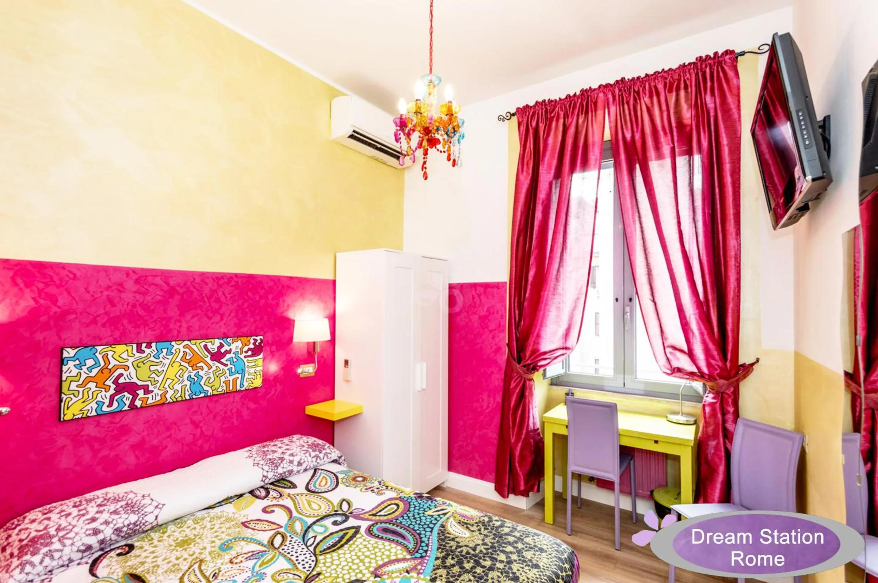 Bedroom, Bed in Dream Station