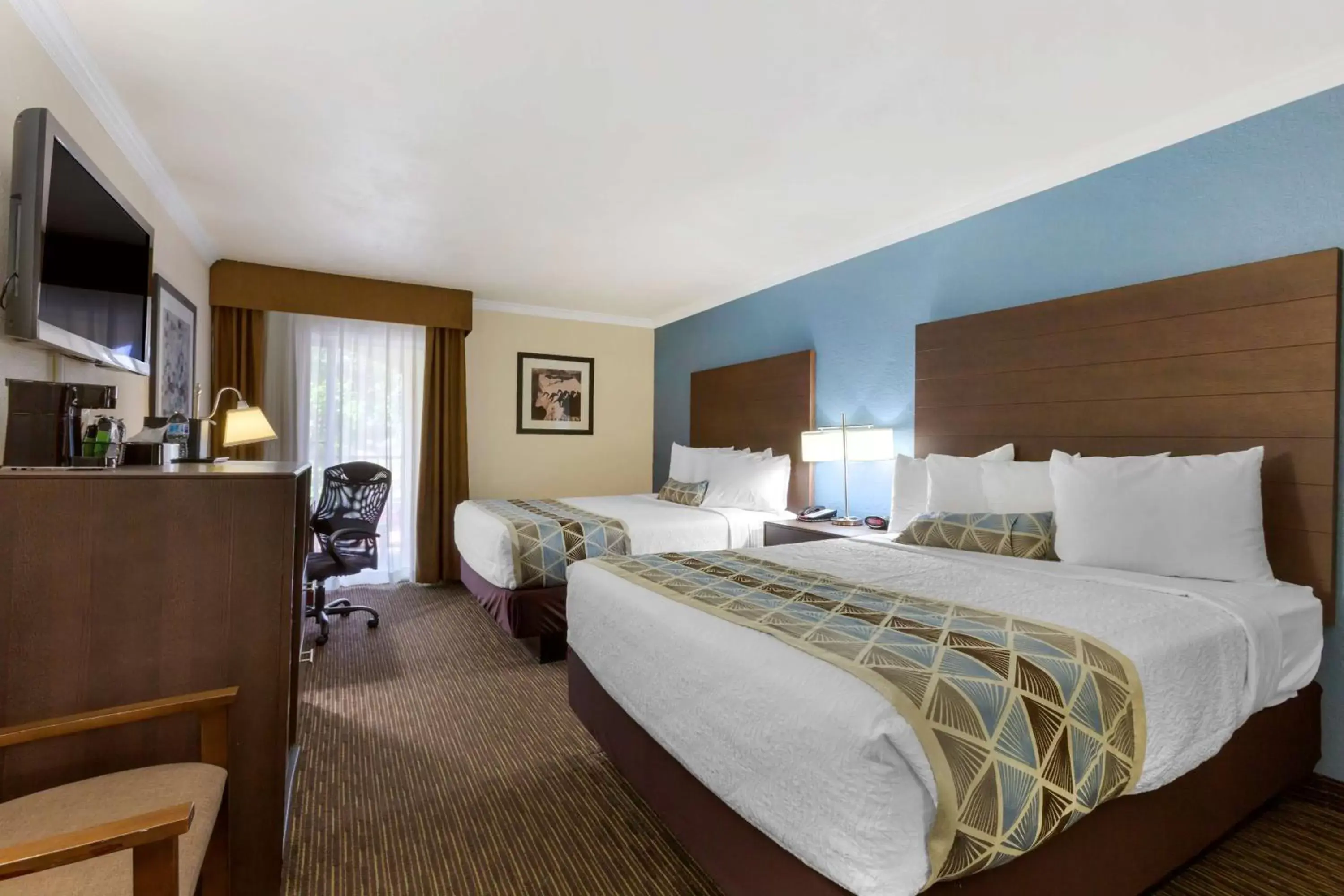 Bedroom in Best Western Airport Albuquerque InnSuites Hotel & Suites
