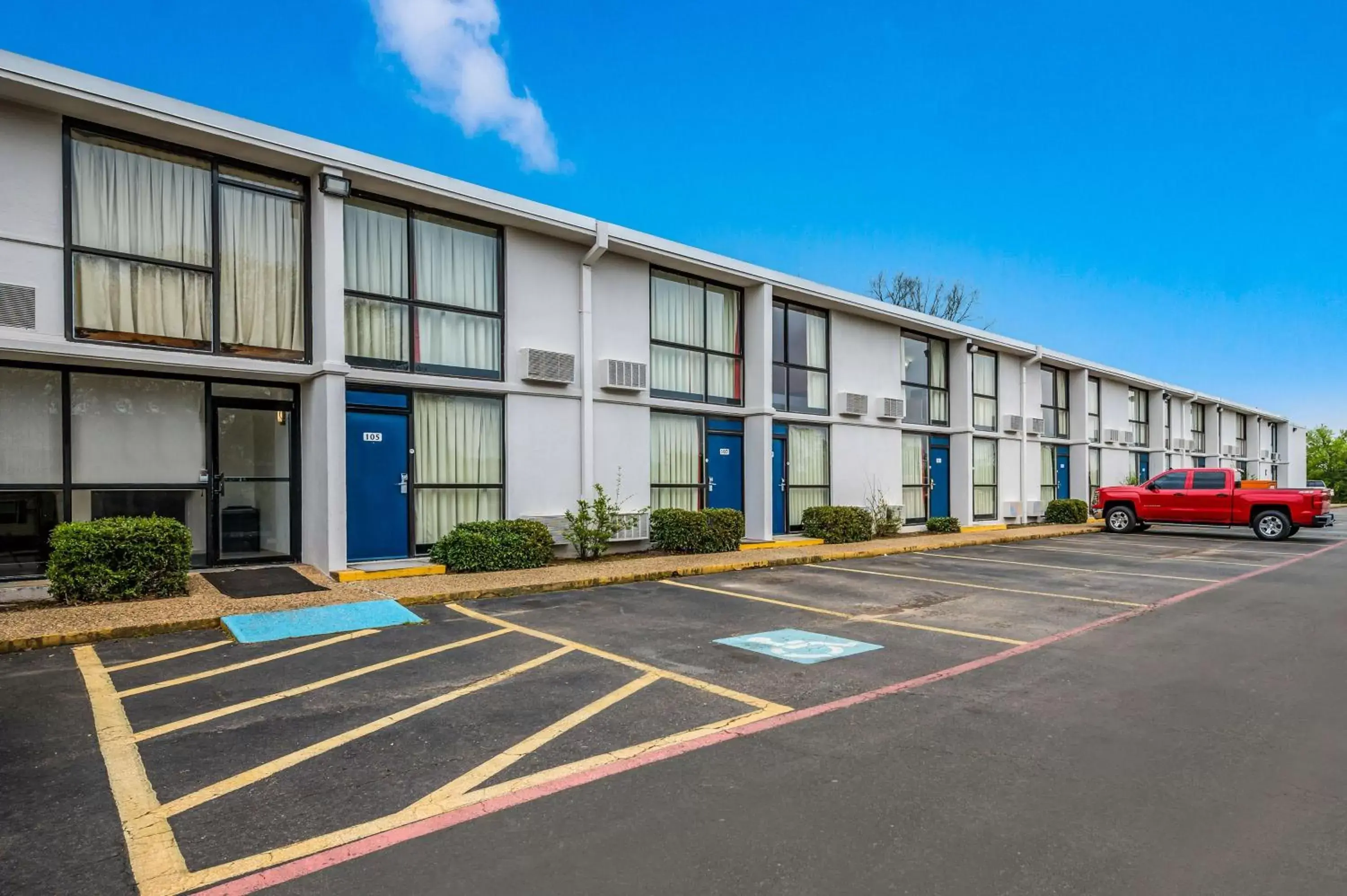 Property Building in Motel 6-Henderson, TX