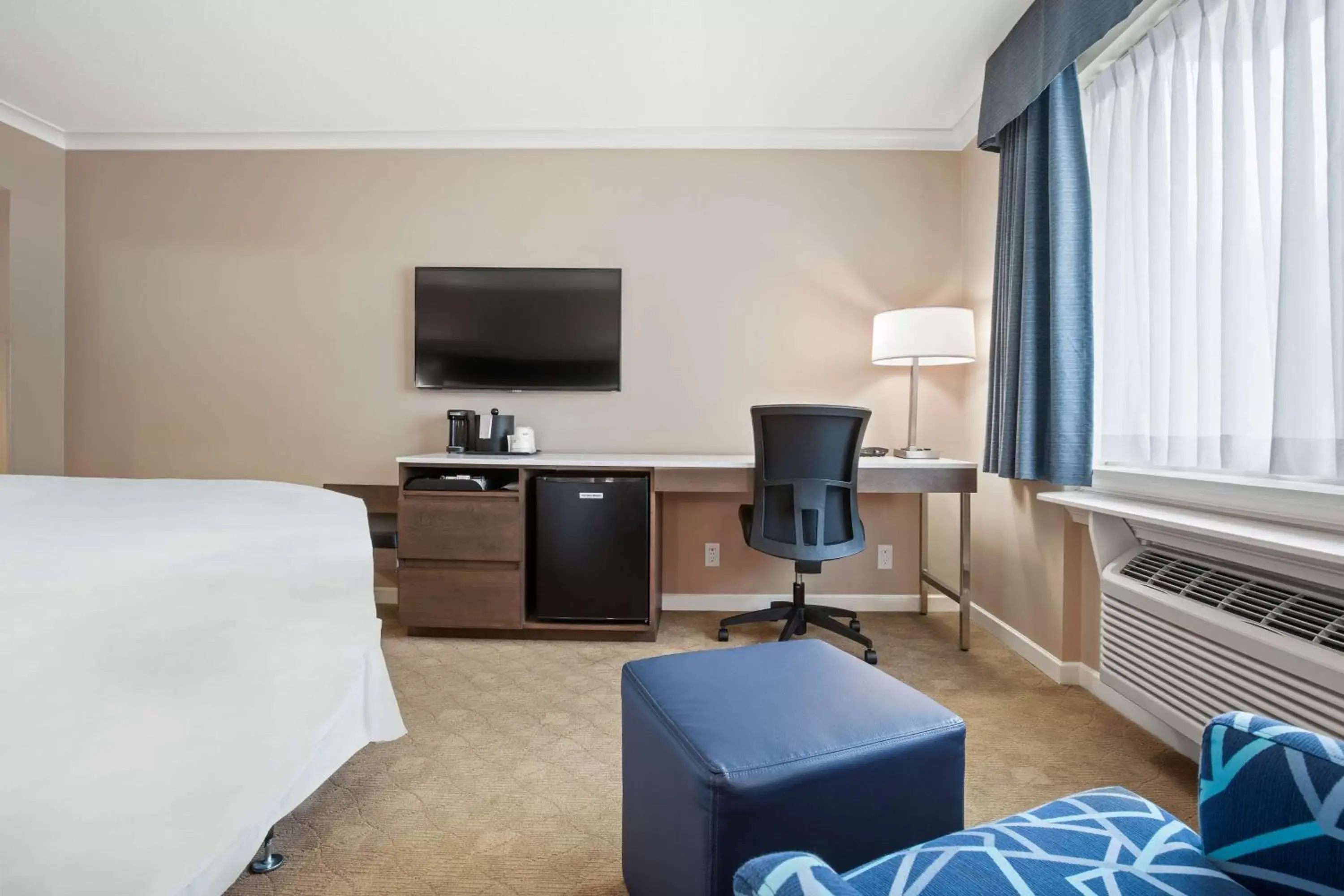 TV and multimedia, TV/Entertainment Center in Best Western Plus Columbia River Hotel