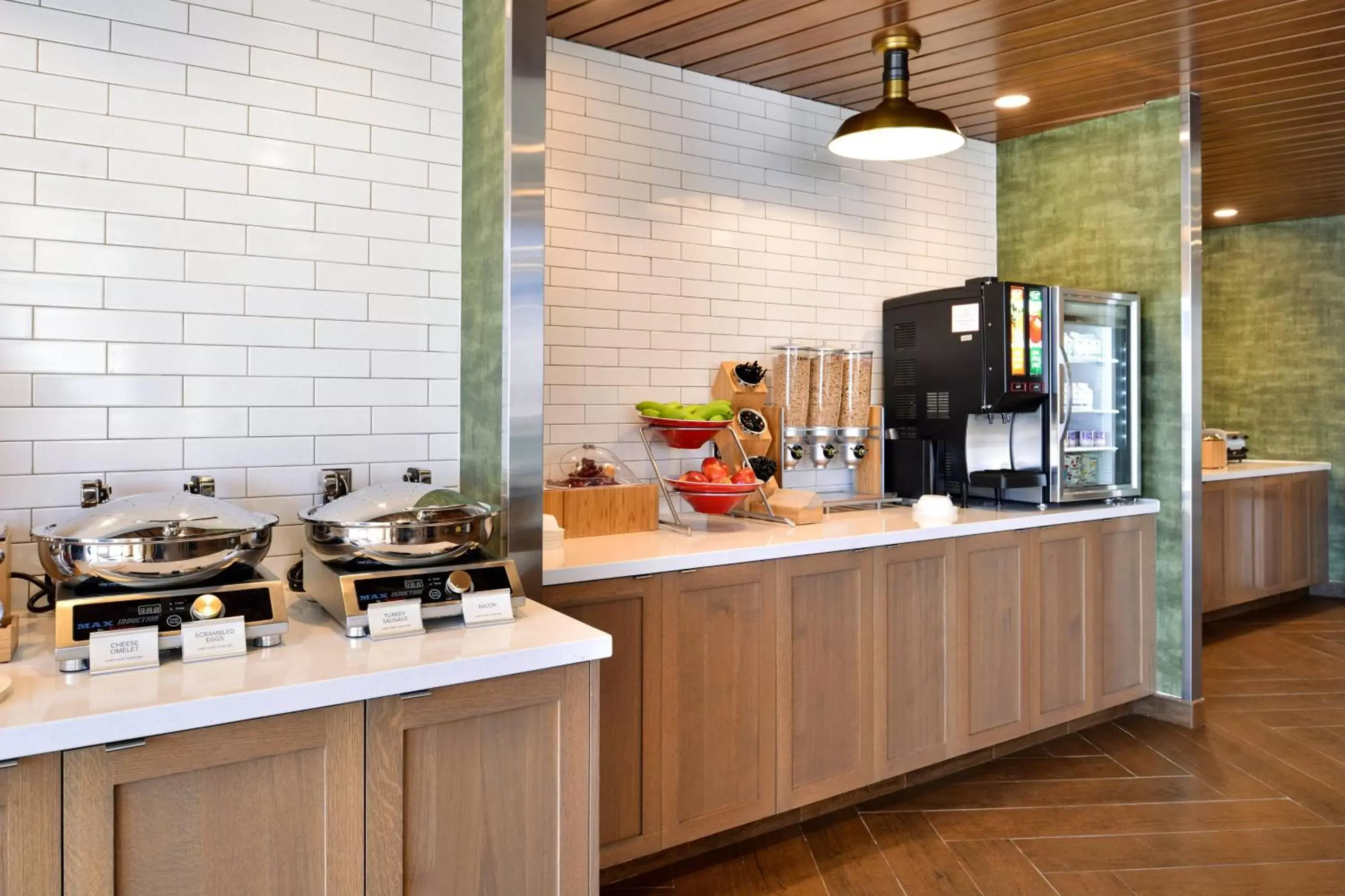Breakfast, Kitchen/Kitchenette in Fairfield Inn and Suites by Marriott Minneapolis Shakopee