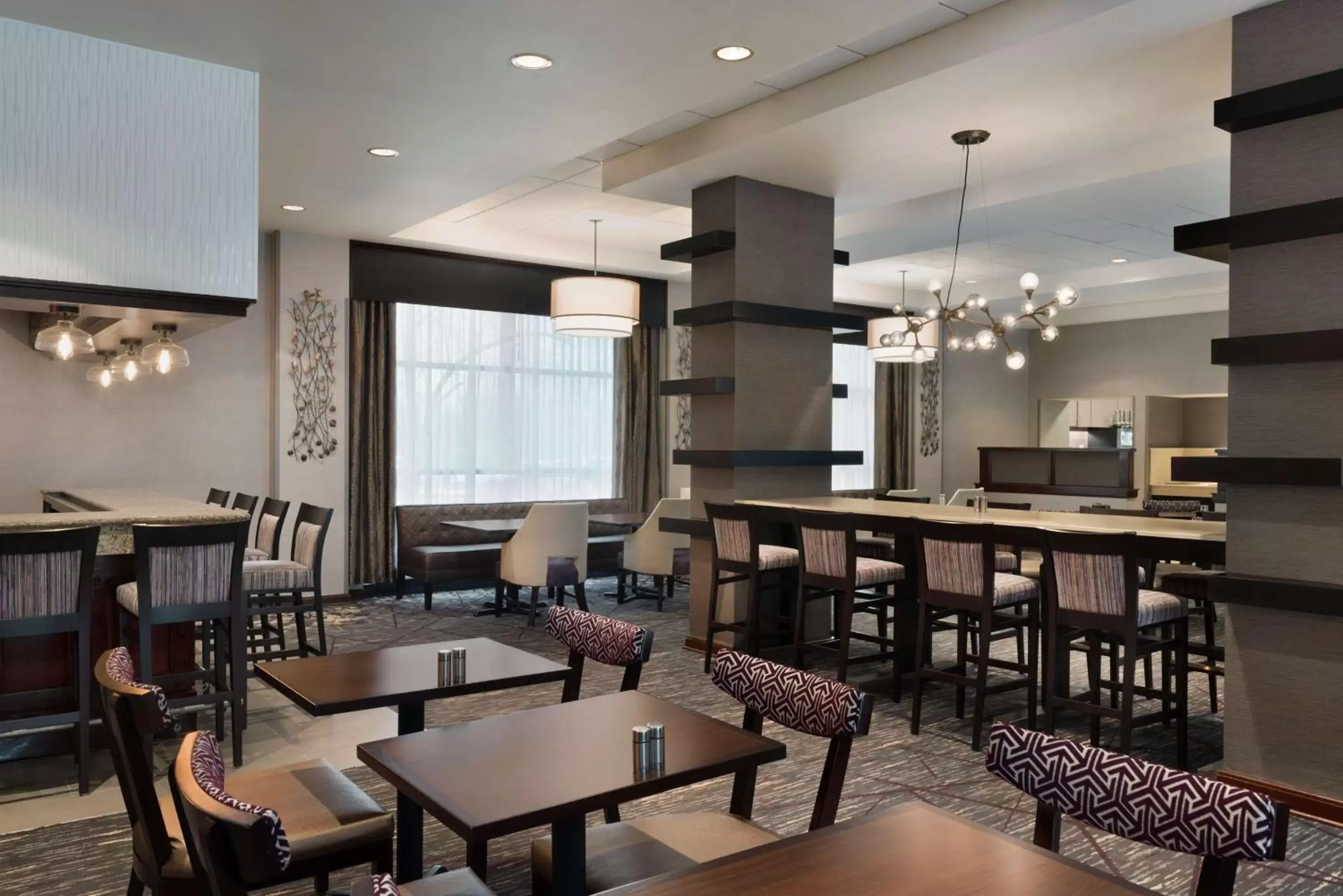 Restaurant/Places to Eat in DoubleTree by Hilton Milwaukee/Brookfield