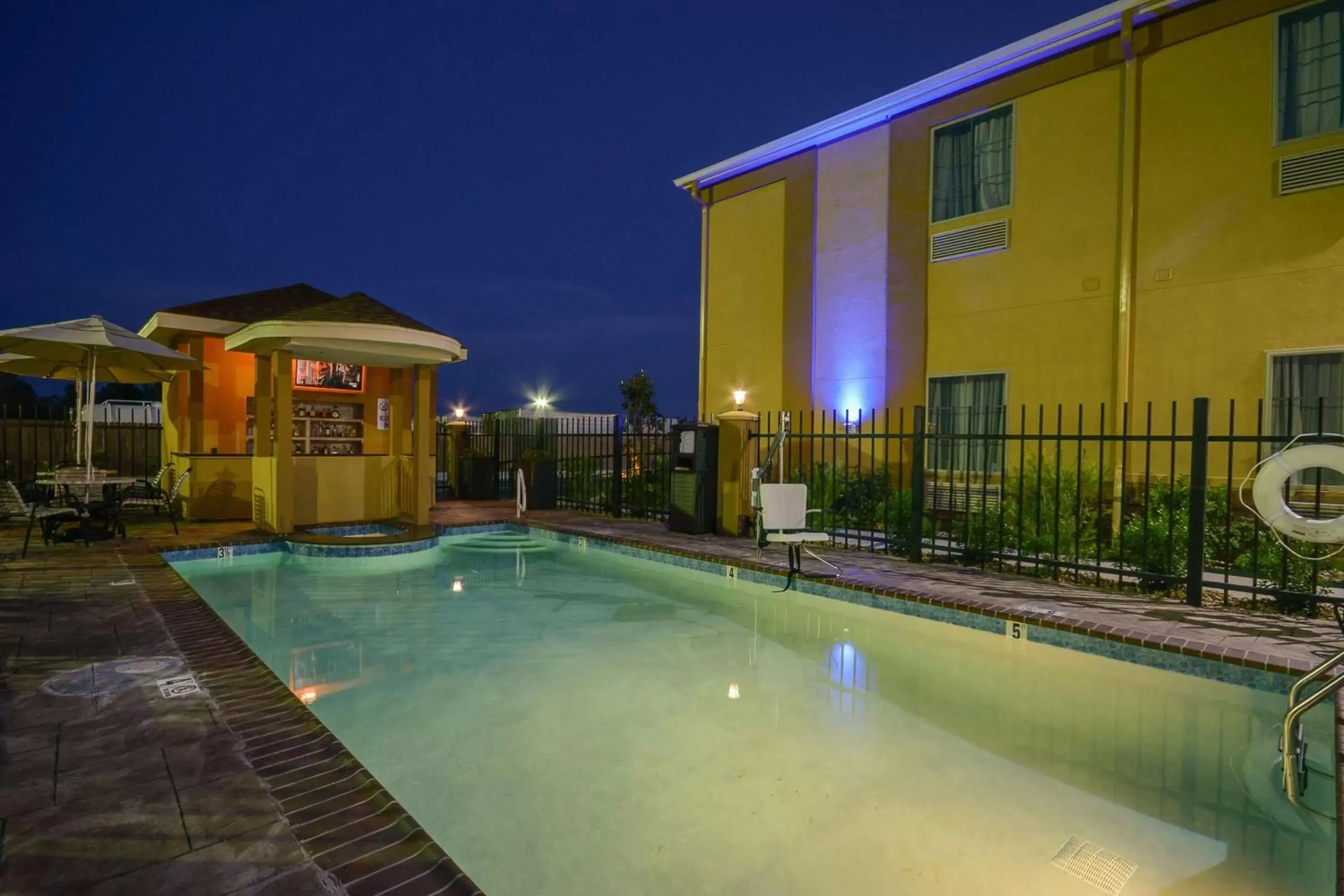 Pool view, Property Building in Best Western Casino Inn