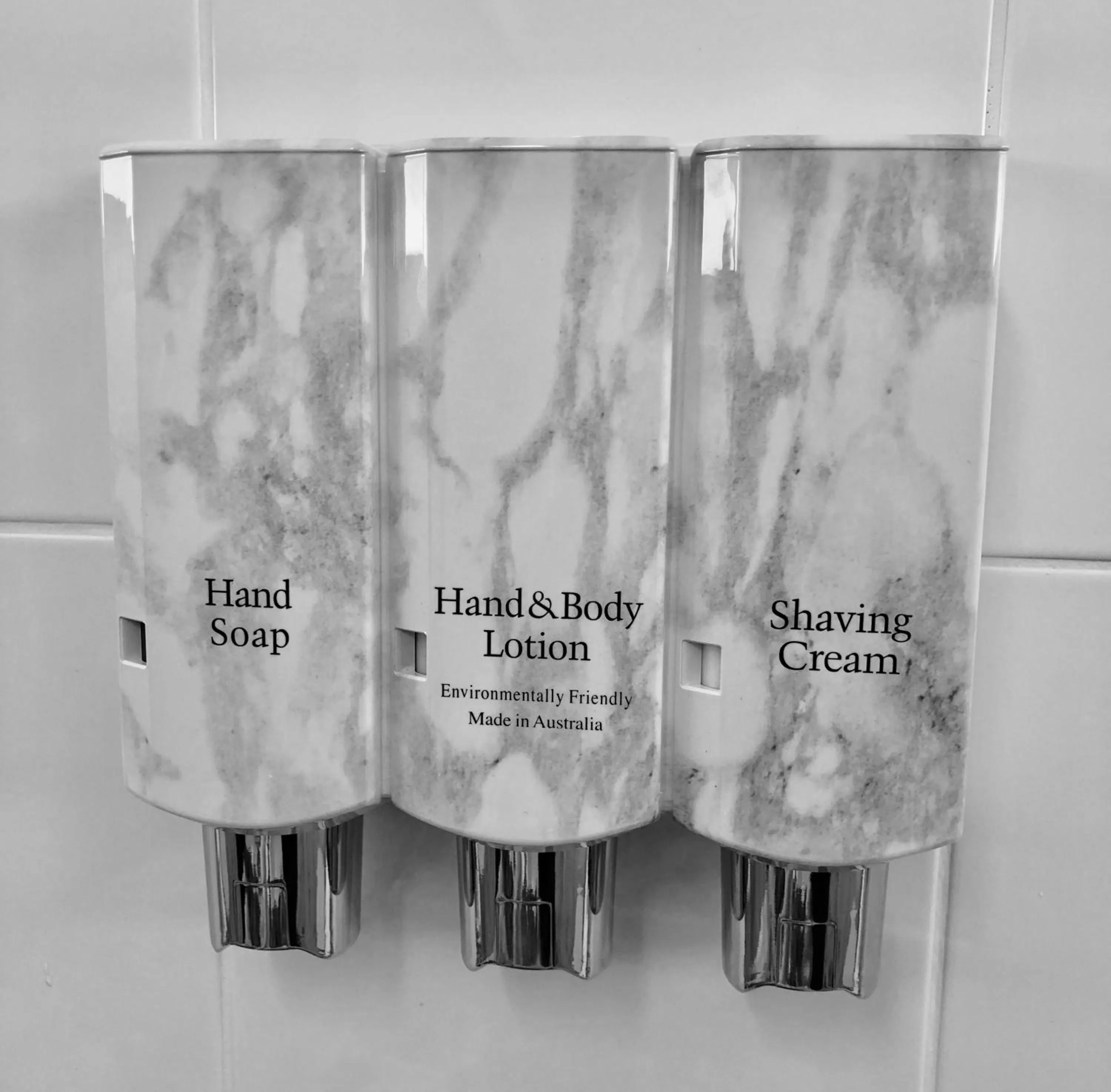 Shower in Golfview Motor Inn