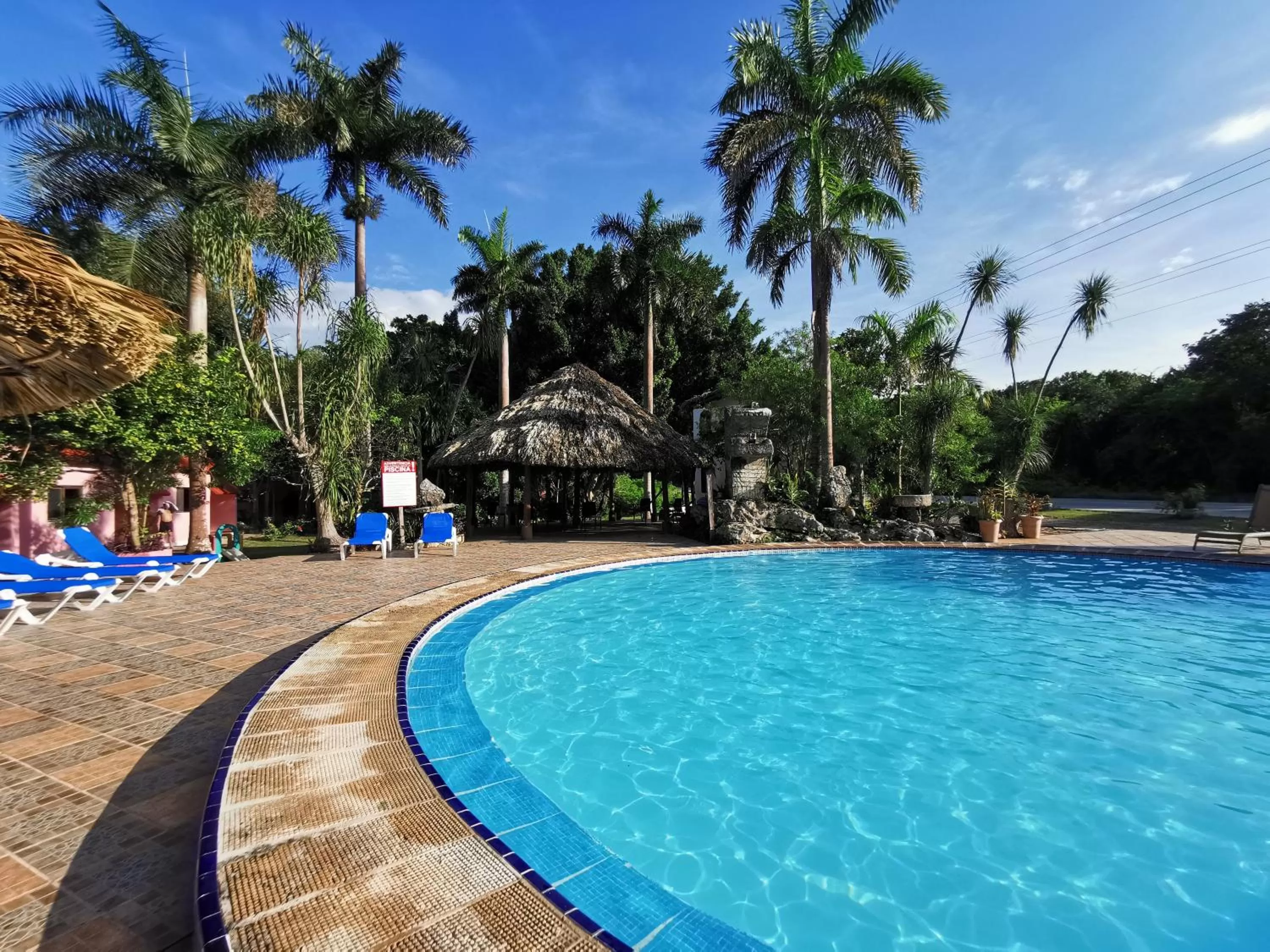 Swimming pool in Hotel Doralba Inn Chichen