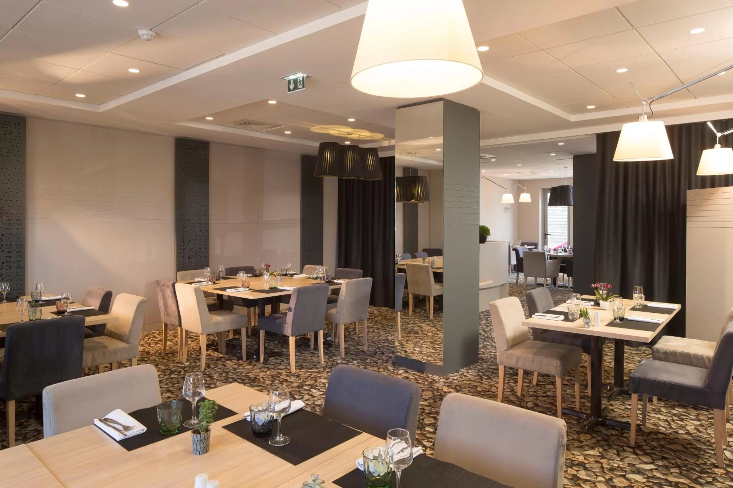 Restaurant/places to eat in Oceania Rennes