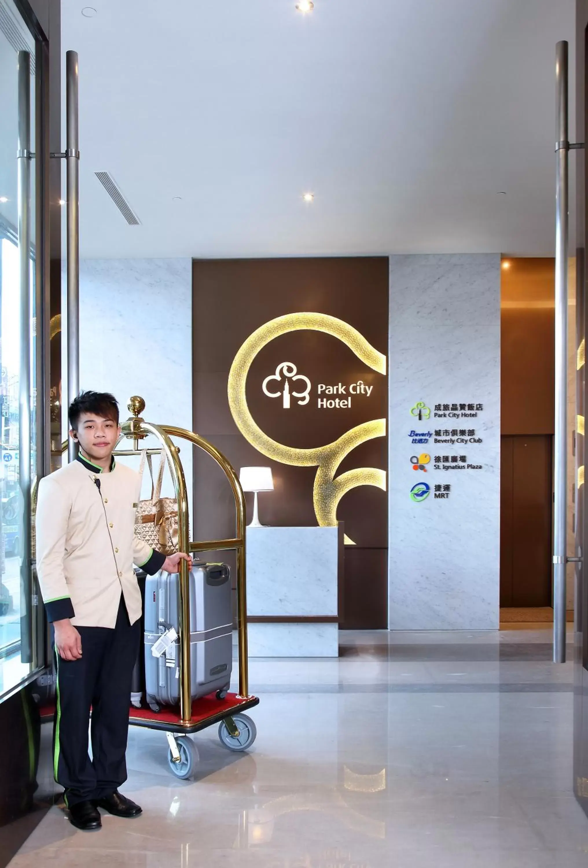 People in Park City Hotel - Luzhou Taipei