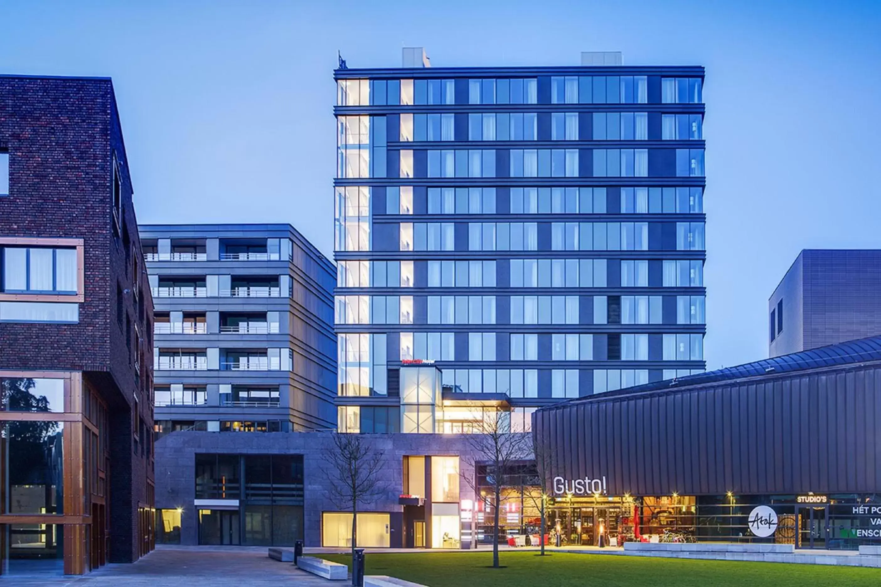 Facade/entrance, Property Building in IntercityHotel Enschede