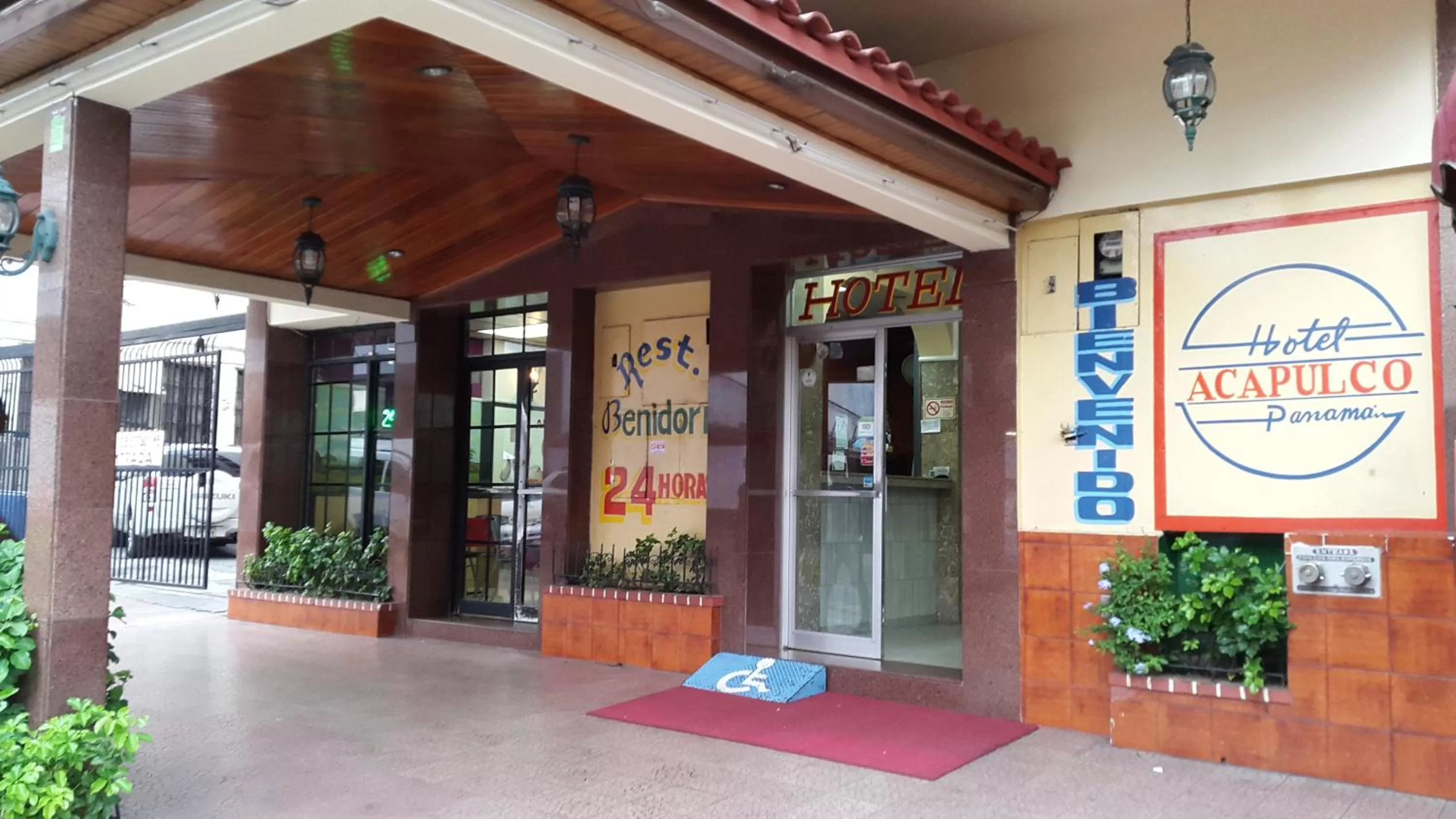 Facade/entrance in Hotel Acapulco