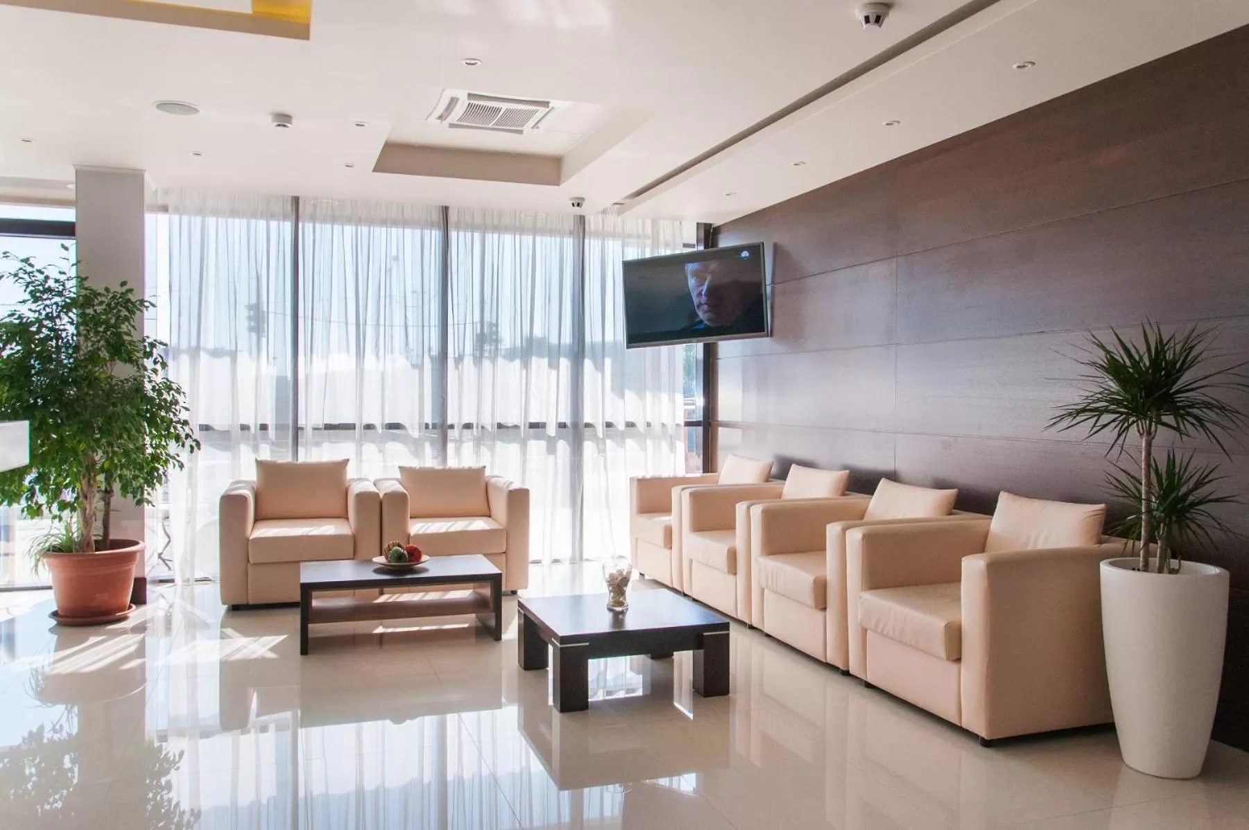 Restaurant/places to eat in Hotel Dream