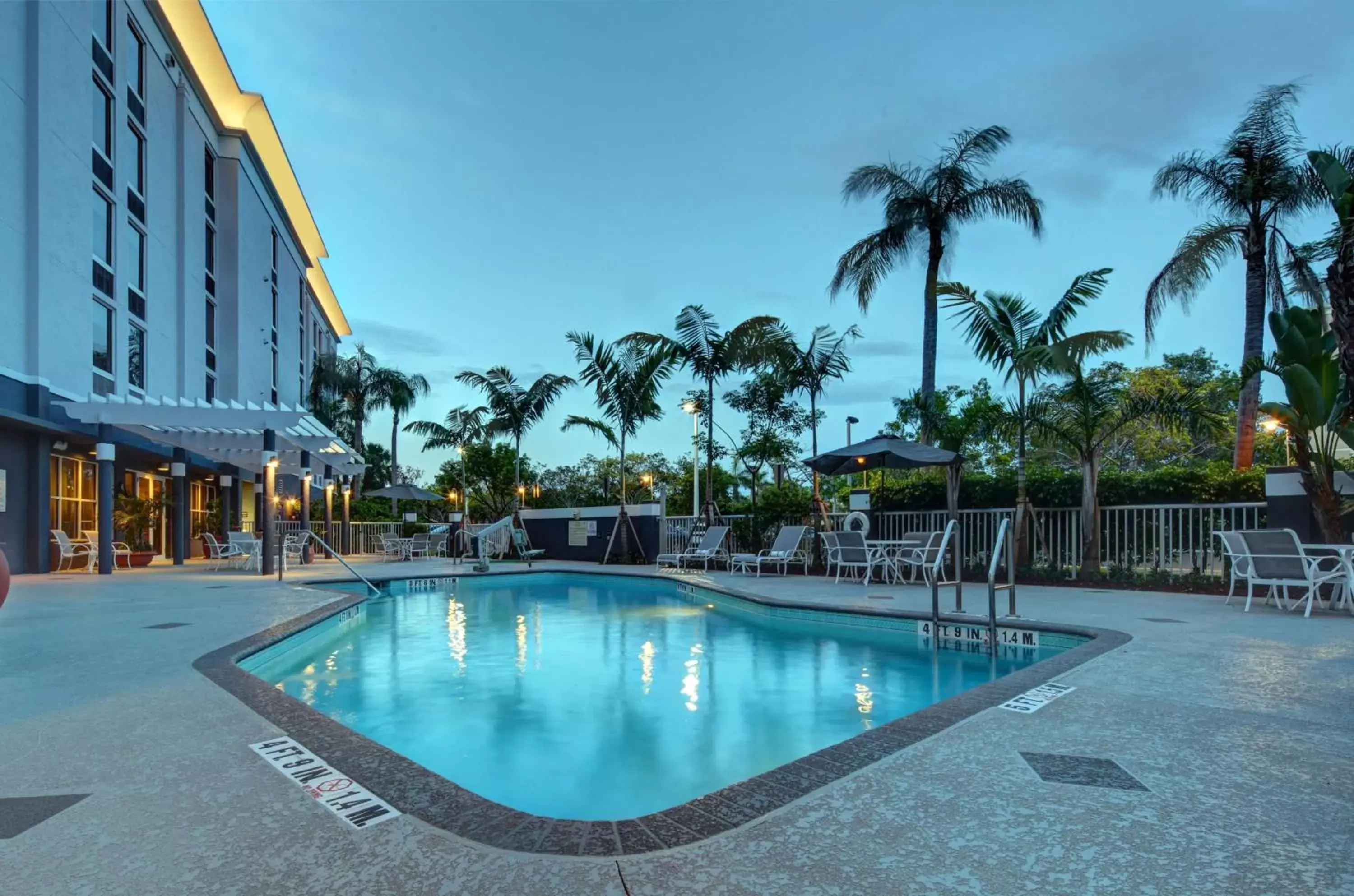 Swimming Pool in Hampton Inn Pembroke Pines