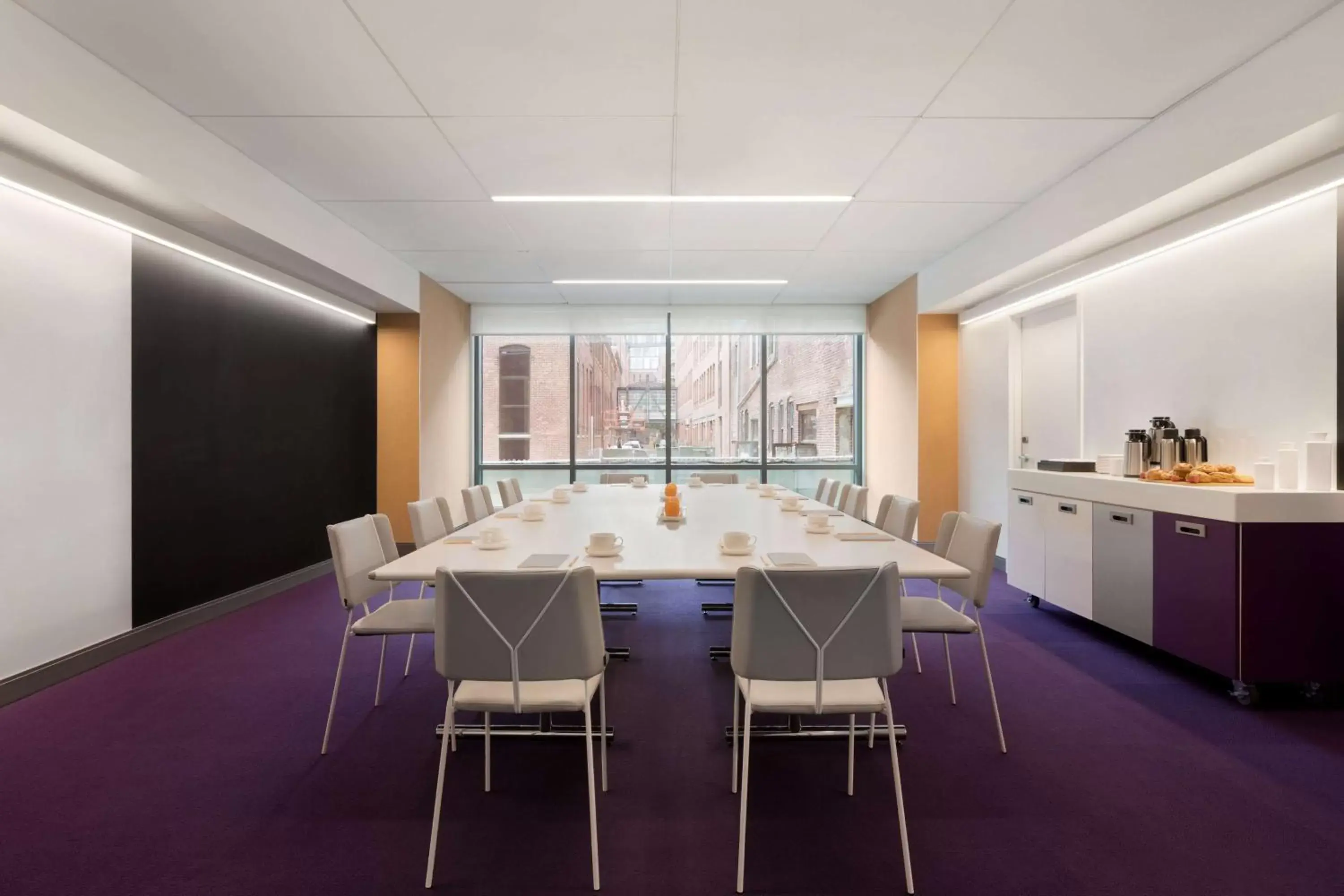 Meeting/conference room in YOTEL Boston