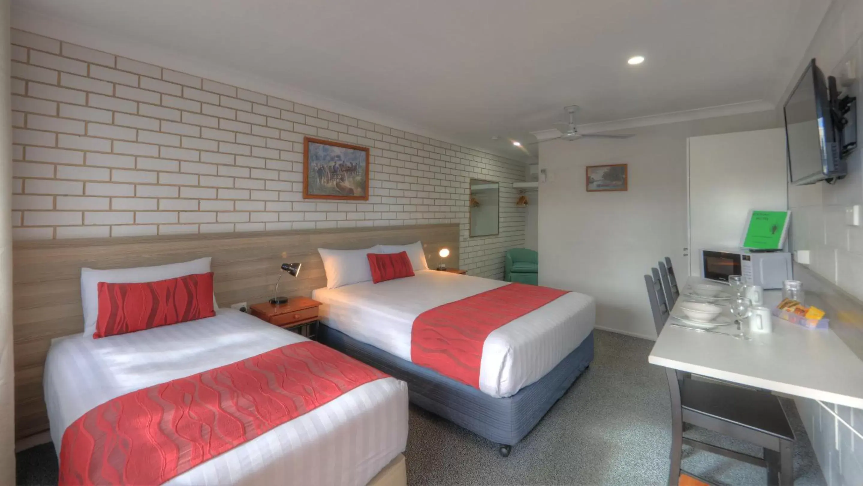 Property building, Bed in Boonah Motel