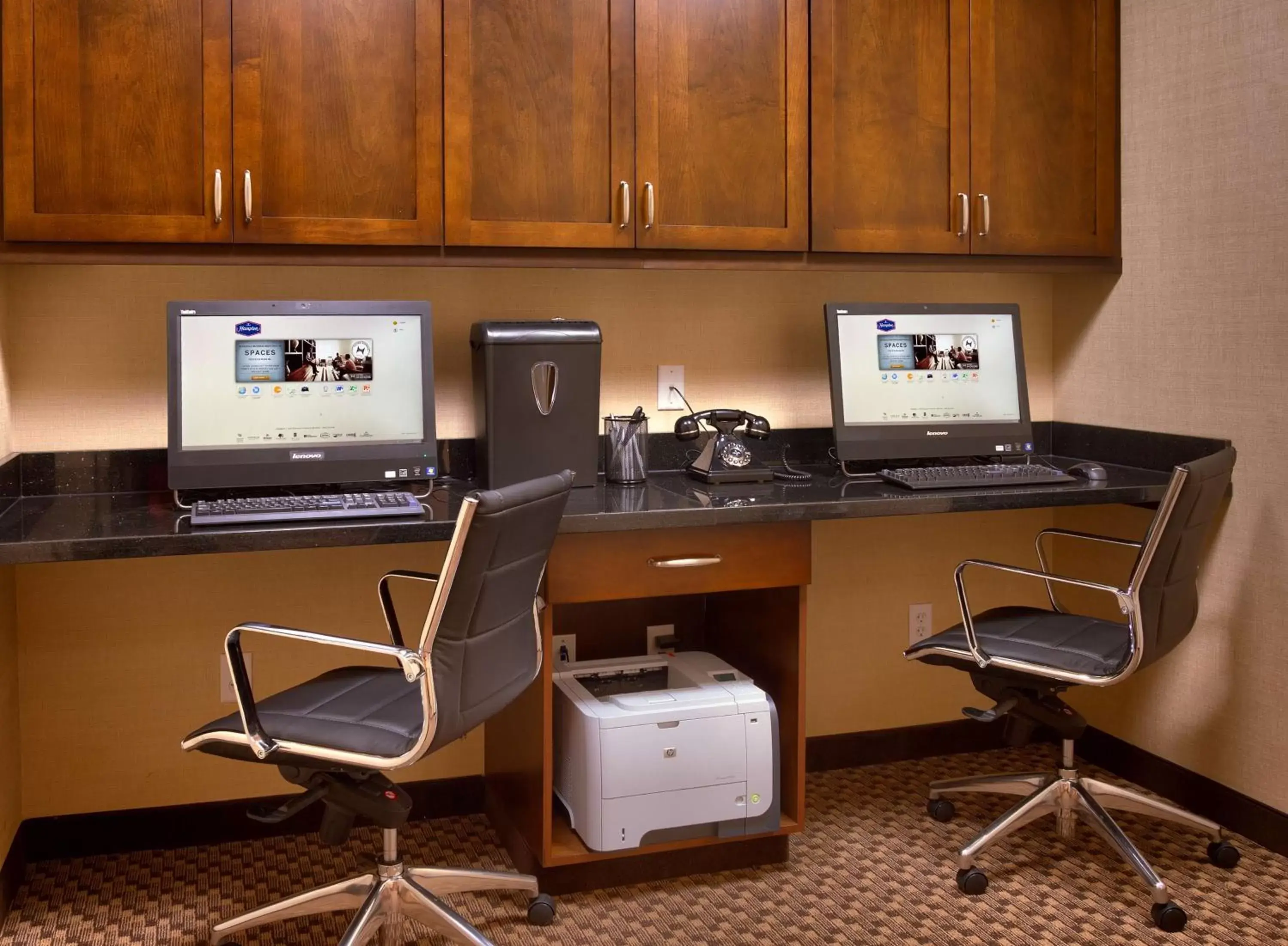 Business facilities in Hampton Inn Omaha/West Dodge Road, Old Mill