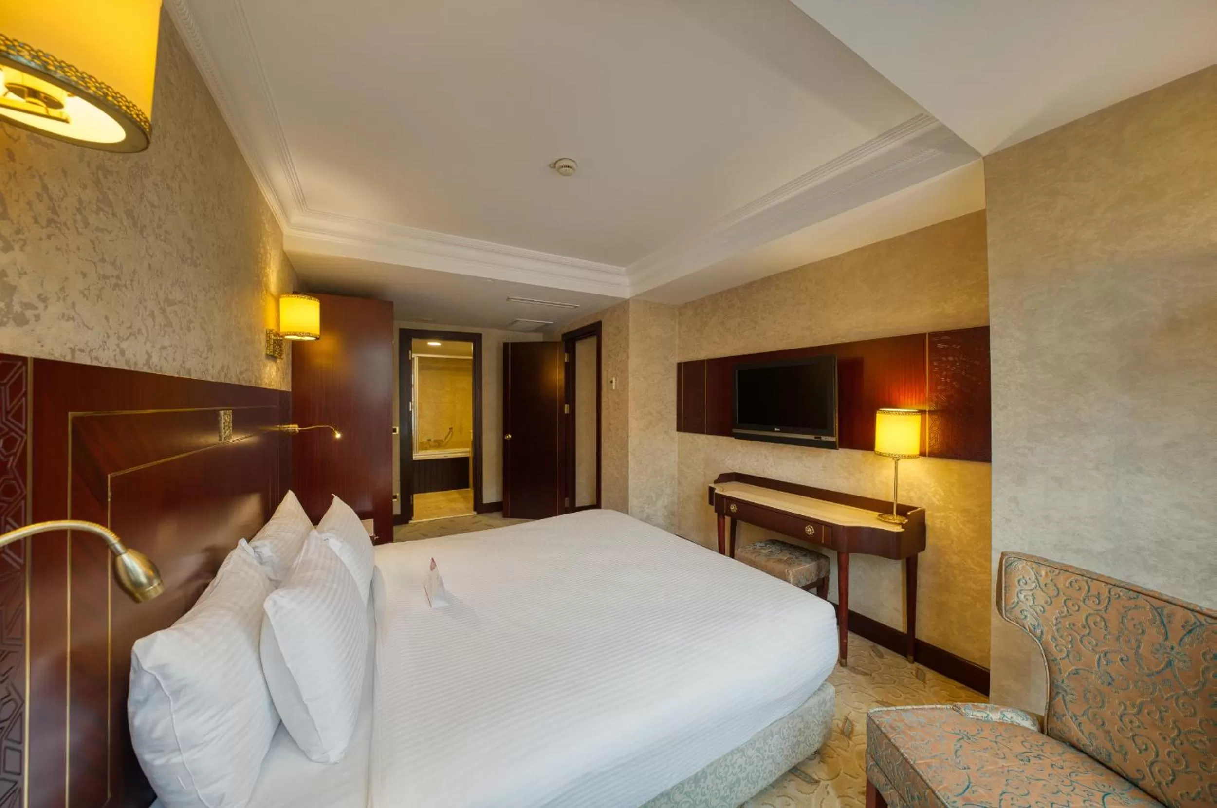 Bedroom, Bed in Crowne Plaza Istanbul - Old City by IHG