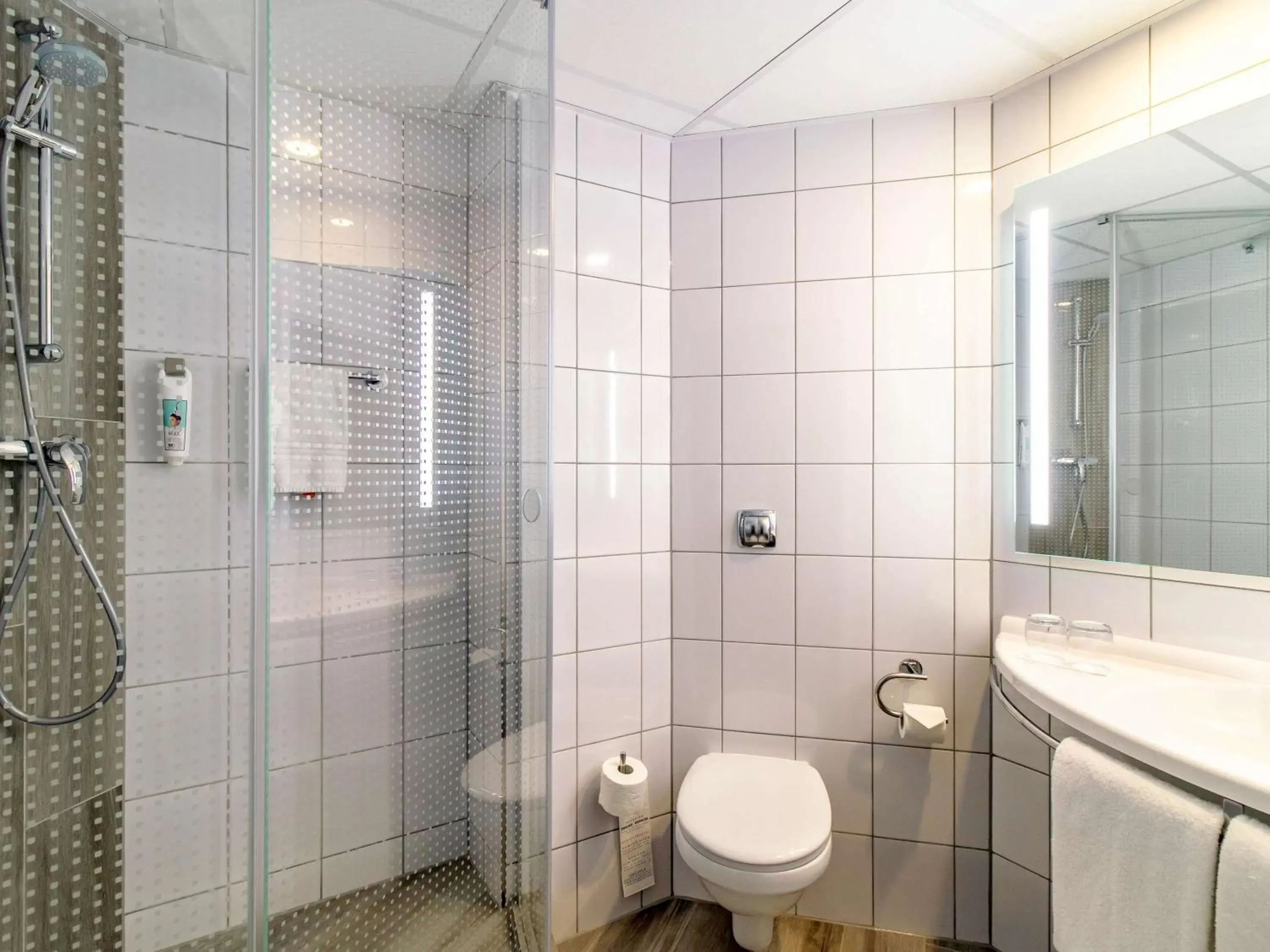 Bathroom in Ibis Warszawa Stare Miasto