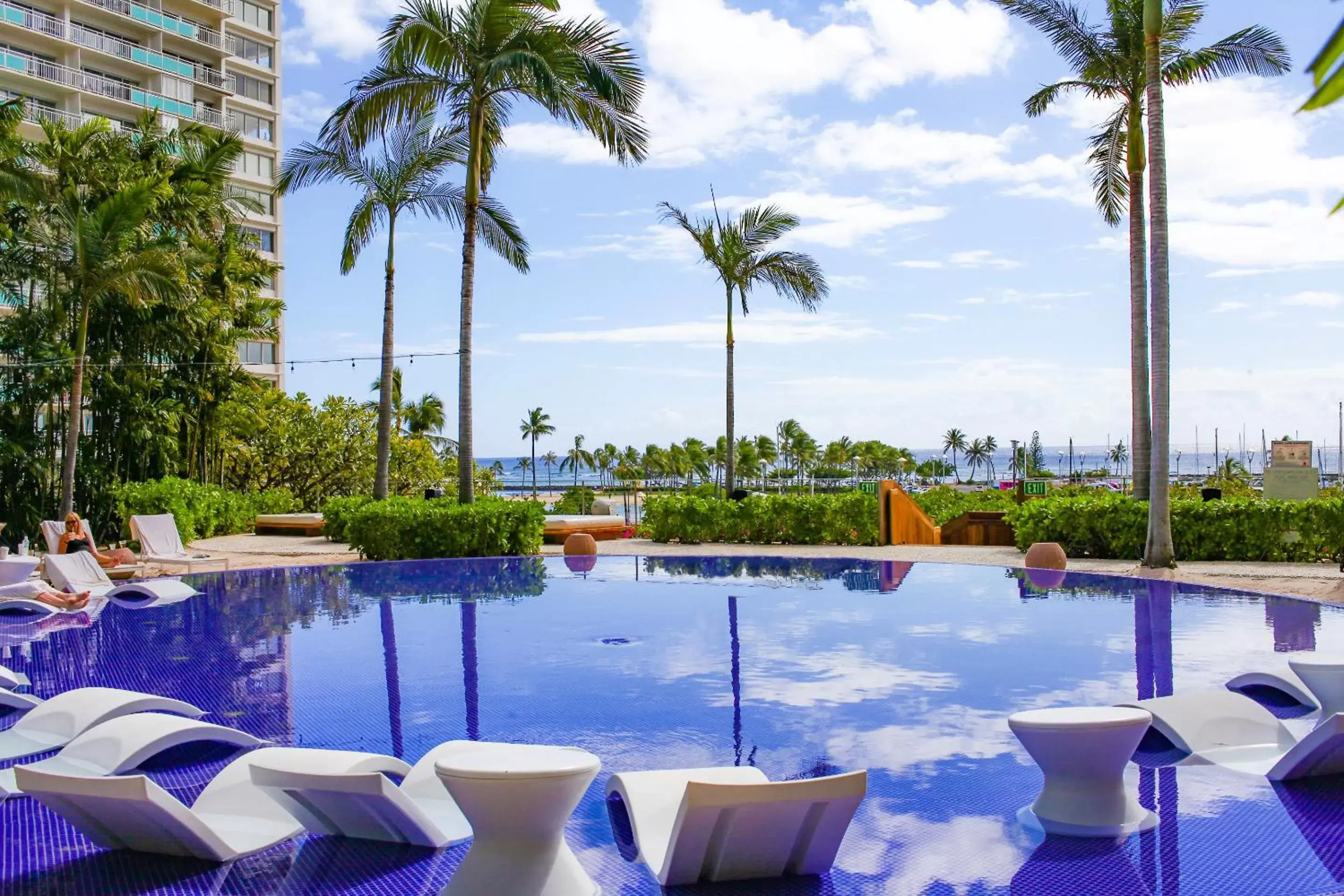 Swimming Pool in Hilton Vacation Club The Modern Honolulu