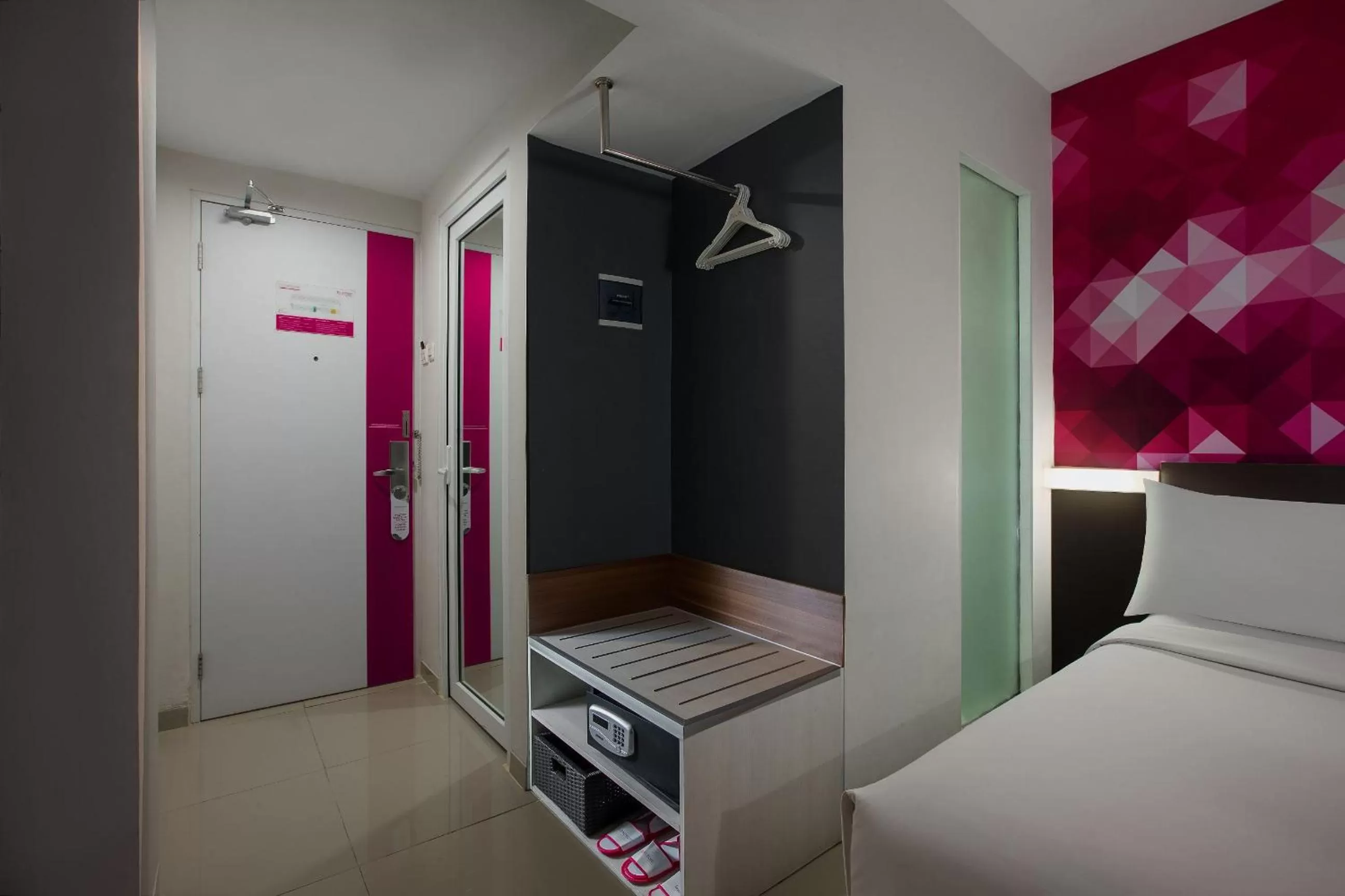 wardrobe, Bed in favehotel Simpang Lima - Semarang