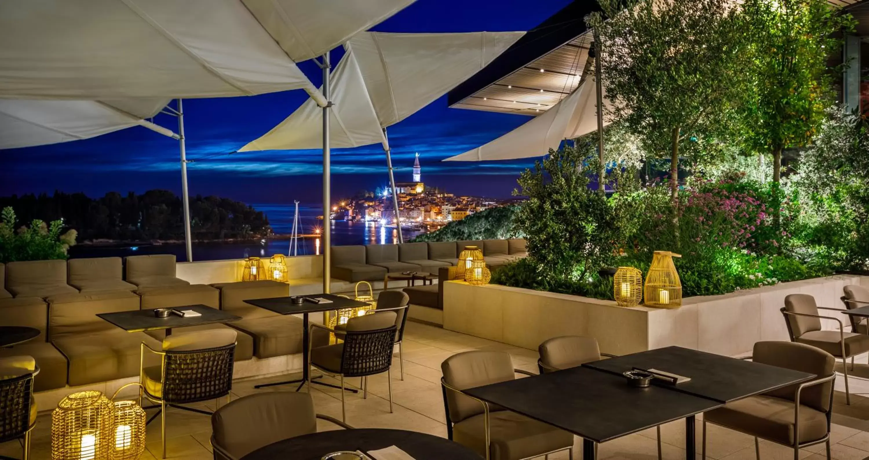 Lounge or bar in Grand Park Hotel Rovinj by Maistra Collection Lounge or bar in Grand Park Hotel Rovinj by Maistra Collection