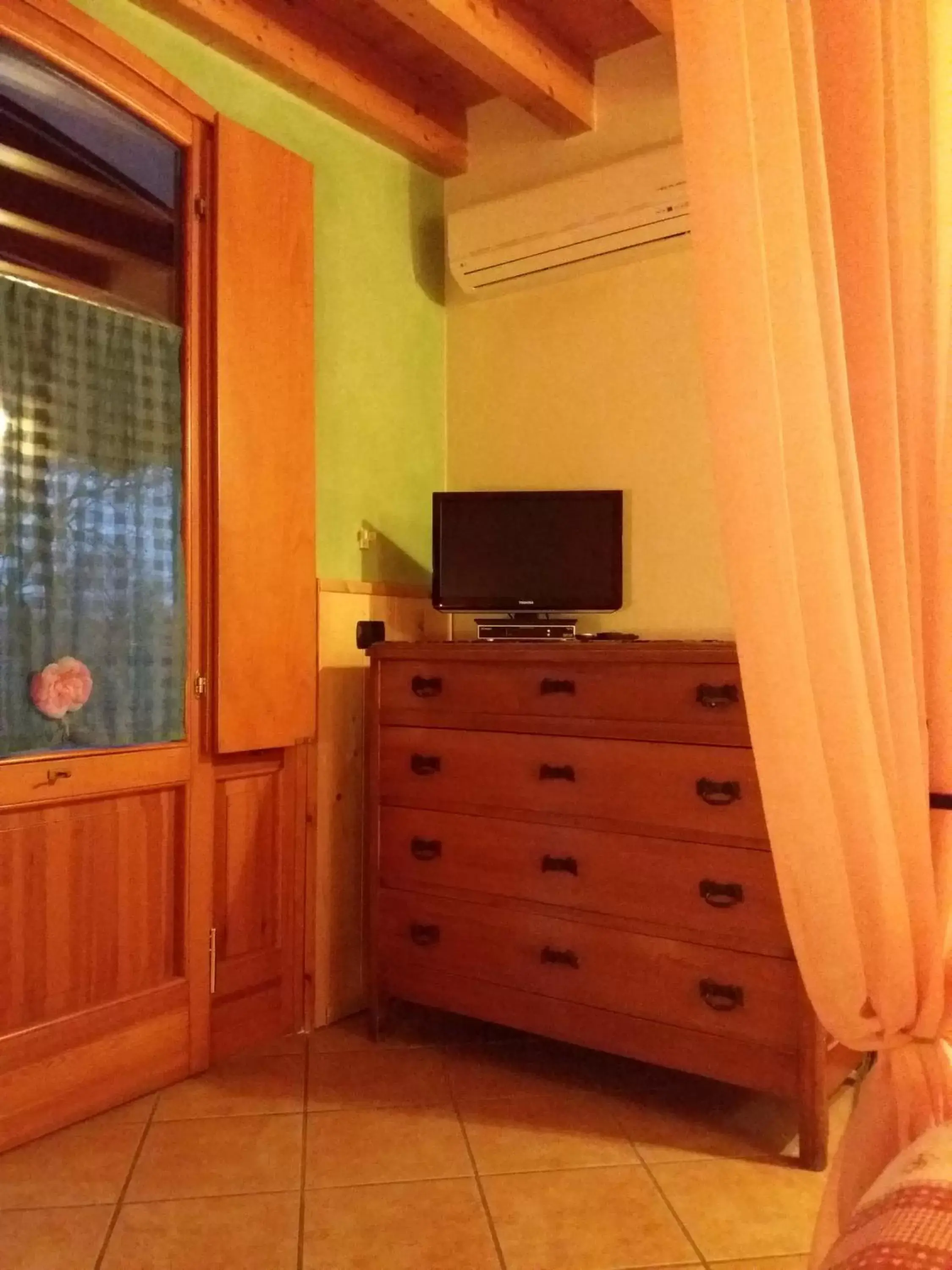 Bedroom, TV/Entertainment Center in B&B Al Tramonto