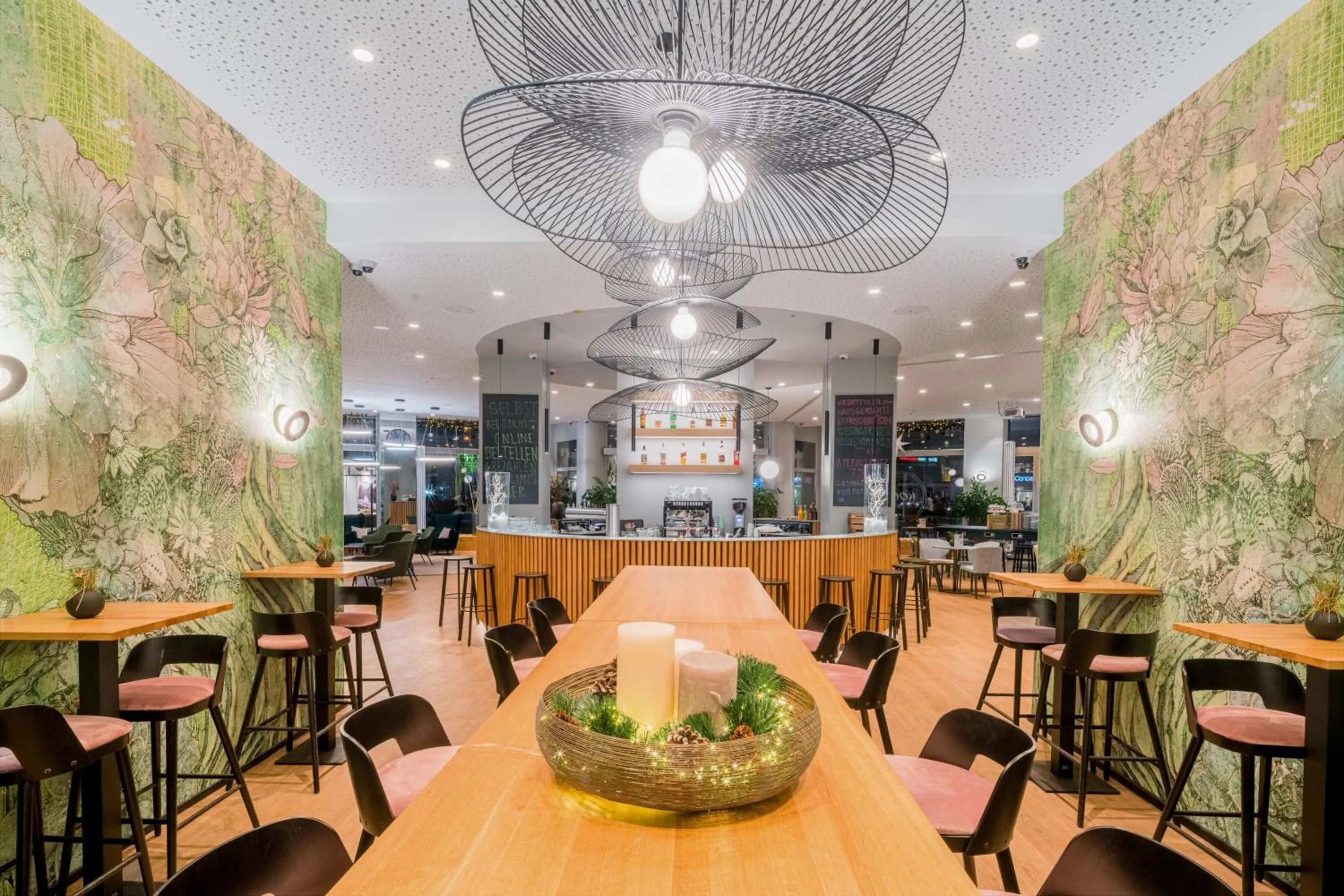 Restaurant/places to eat in KOOS Hotel&Apartments - City Aparthotel