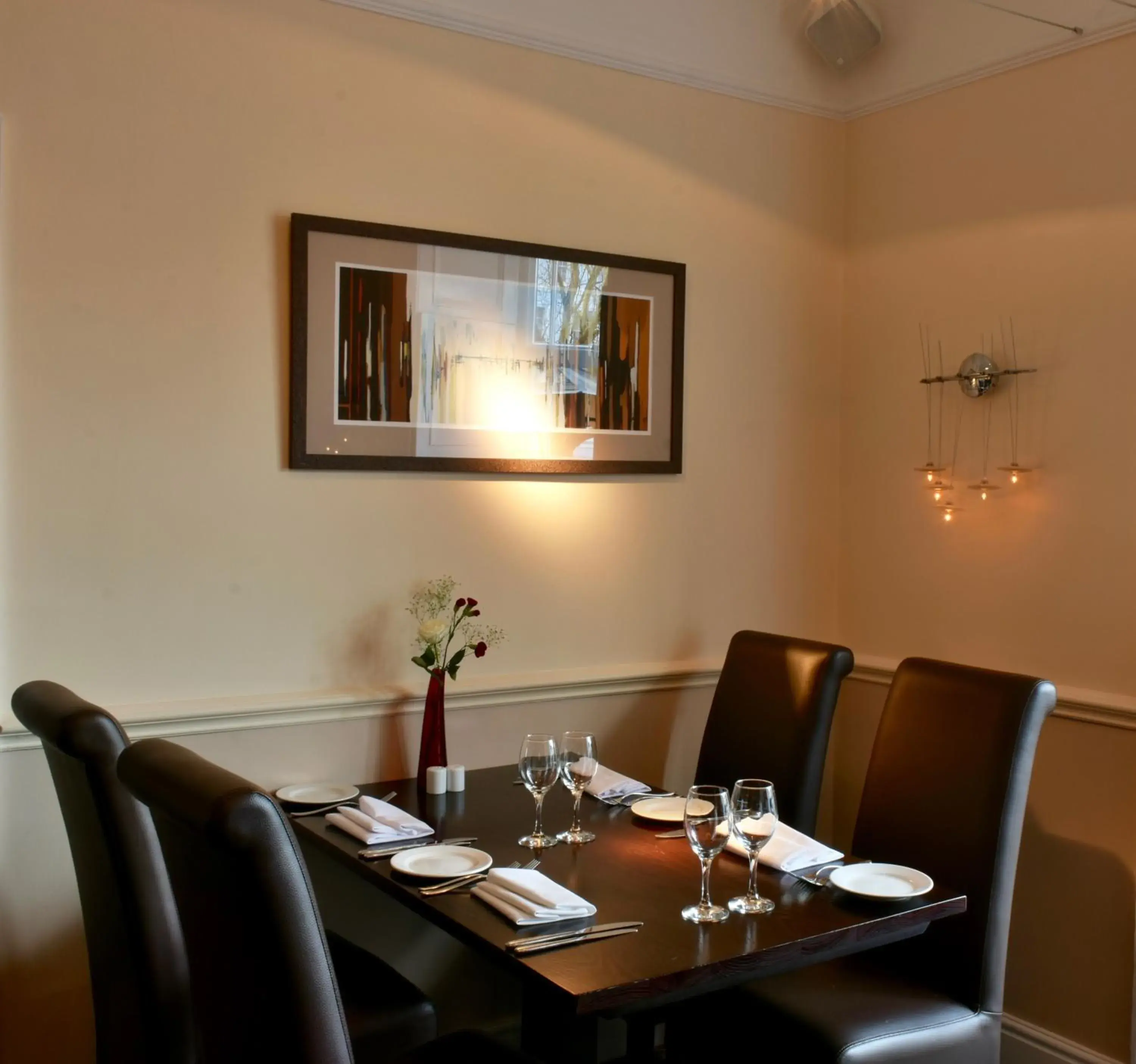 Restaurant/Places to Eat in Queens Court Hotel