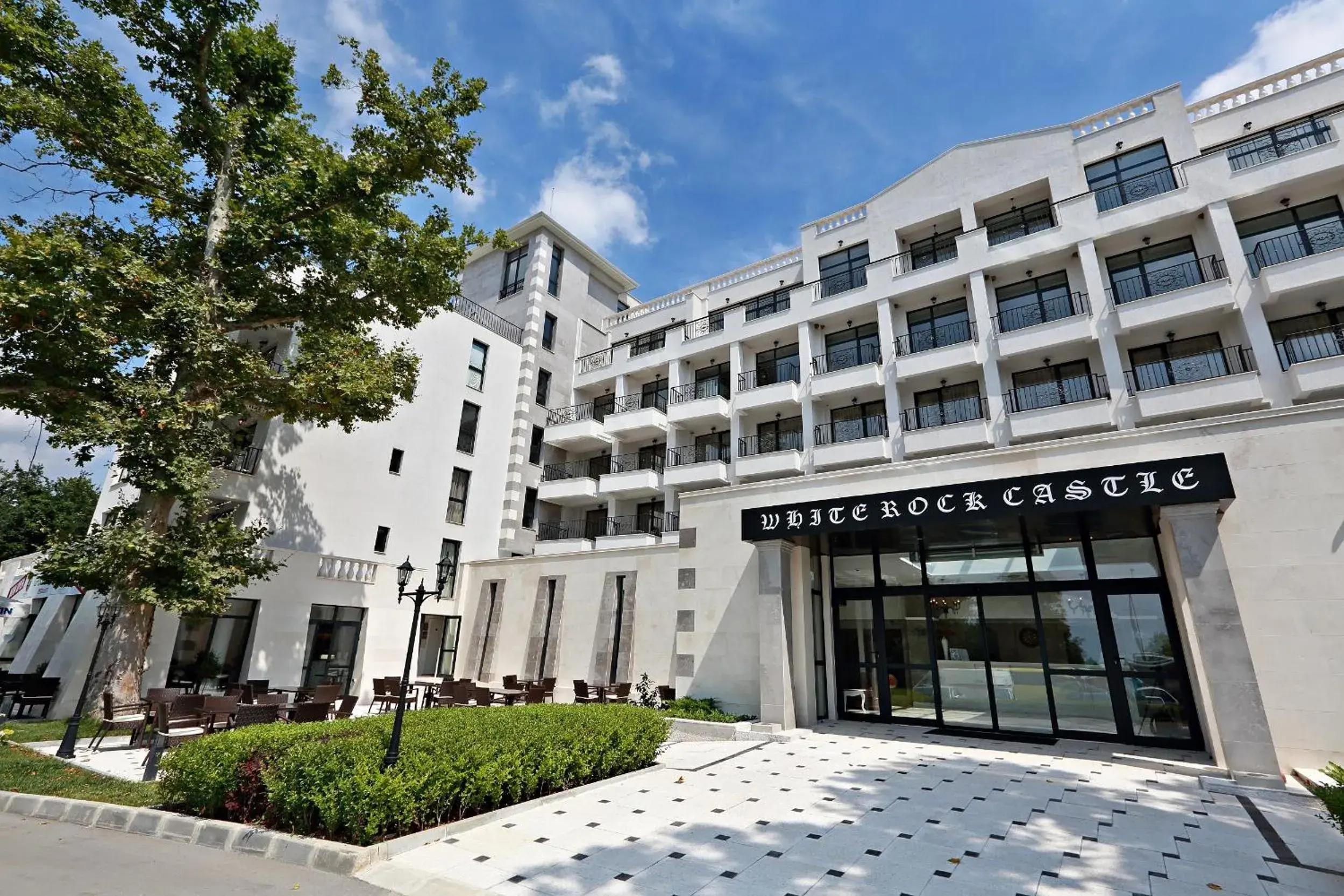 Facade/entrance, Property Building in White Rock Castle Suite Hotel & SPA