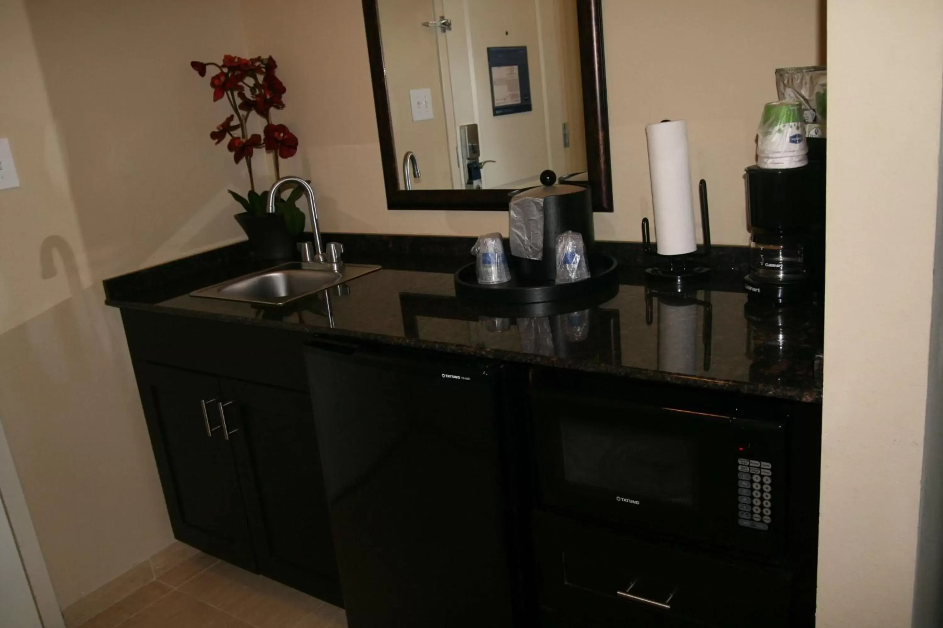 Kitchen or kitchenette, Kitchen/Kitchenette in Hampton Inn Kilgore