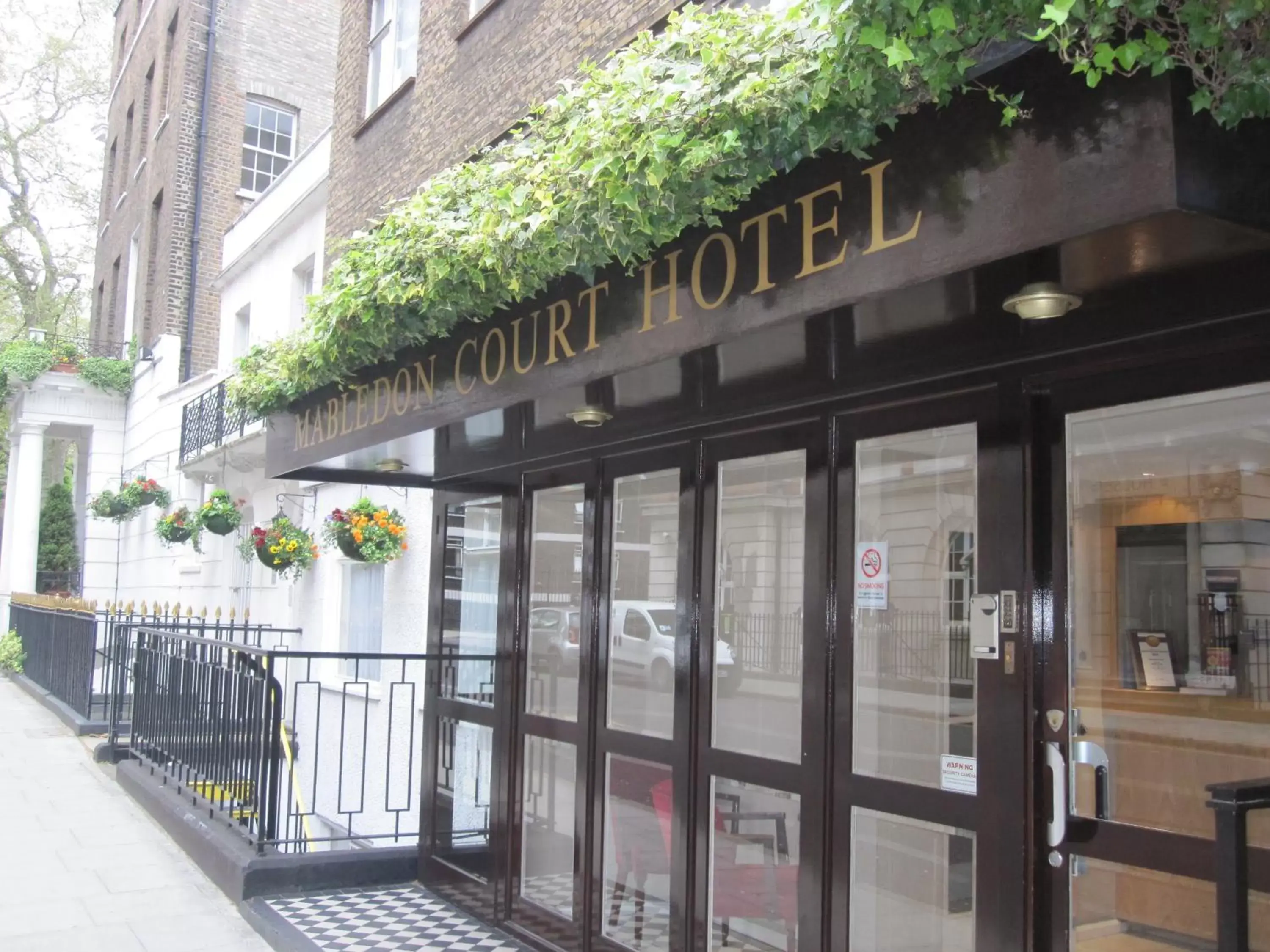Facade/entrance in Mabledon Court Hotel