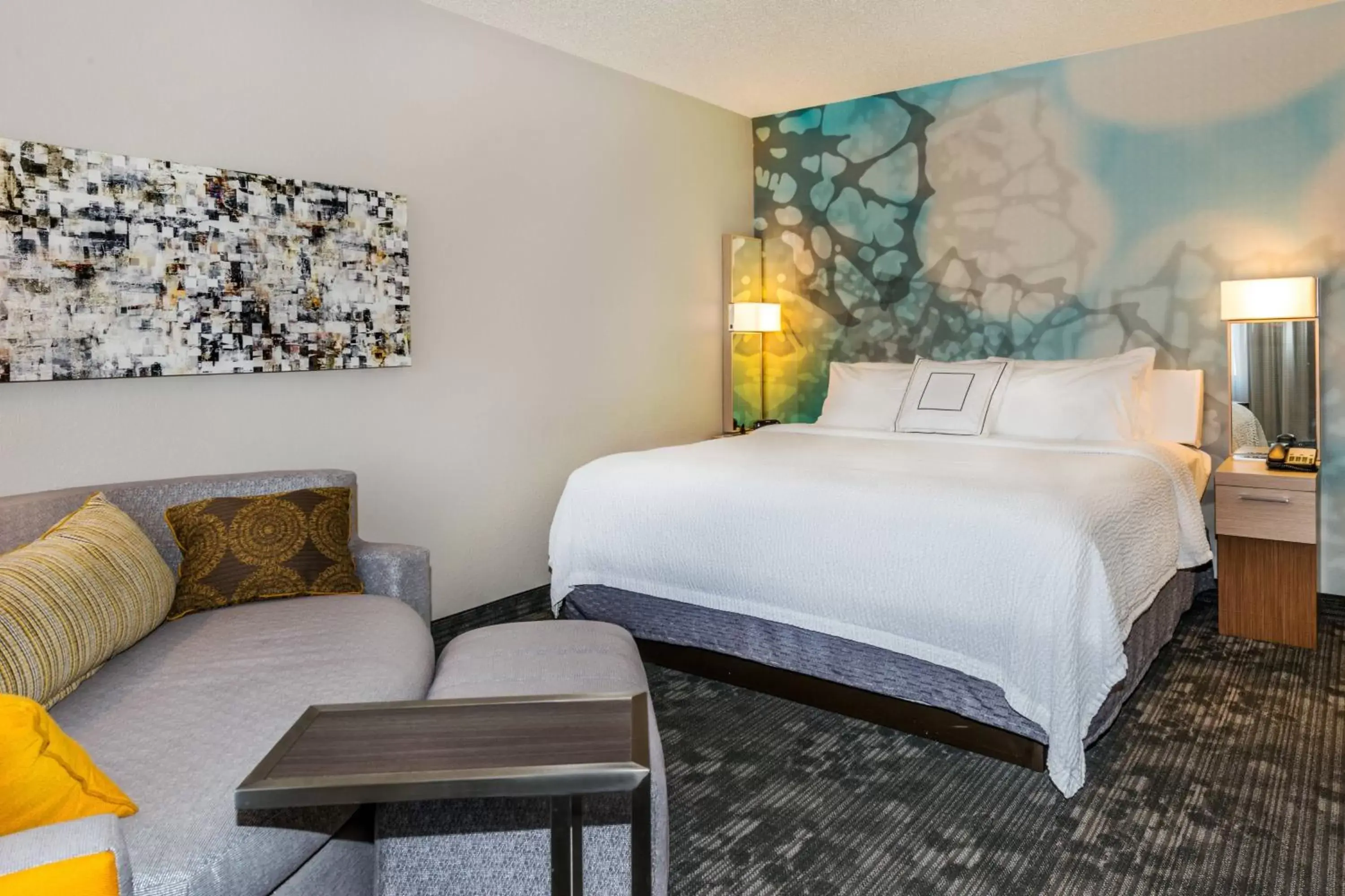 Photo of the whole room, Bed in Courtyard by Marriott Nashville at Opryland