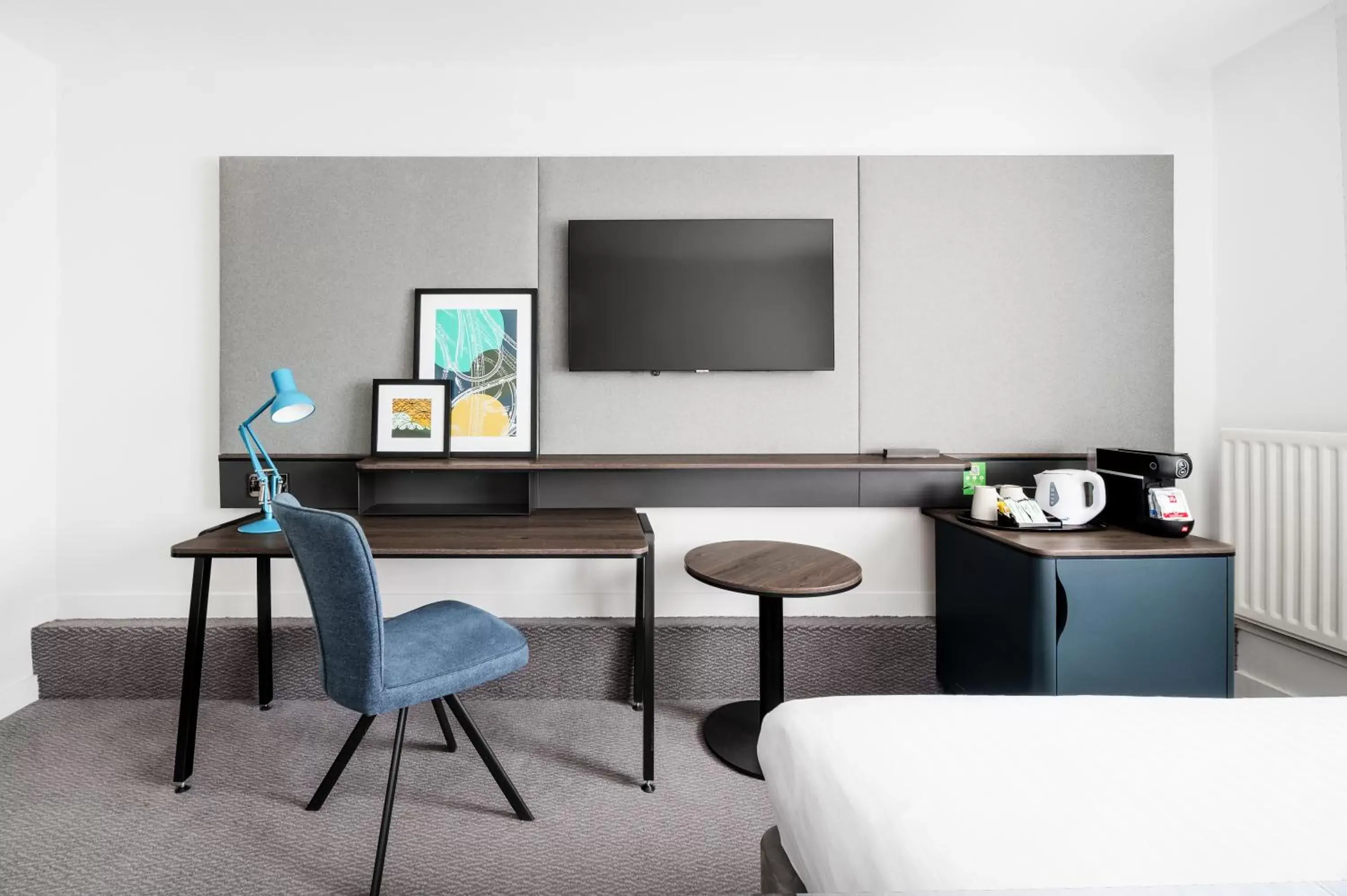 TV/Entertainment Center in Holiday Inn Birmingham M6, Jct7, an IHG Hotel