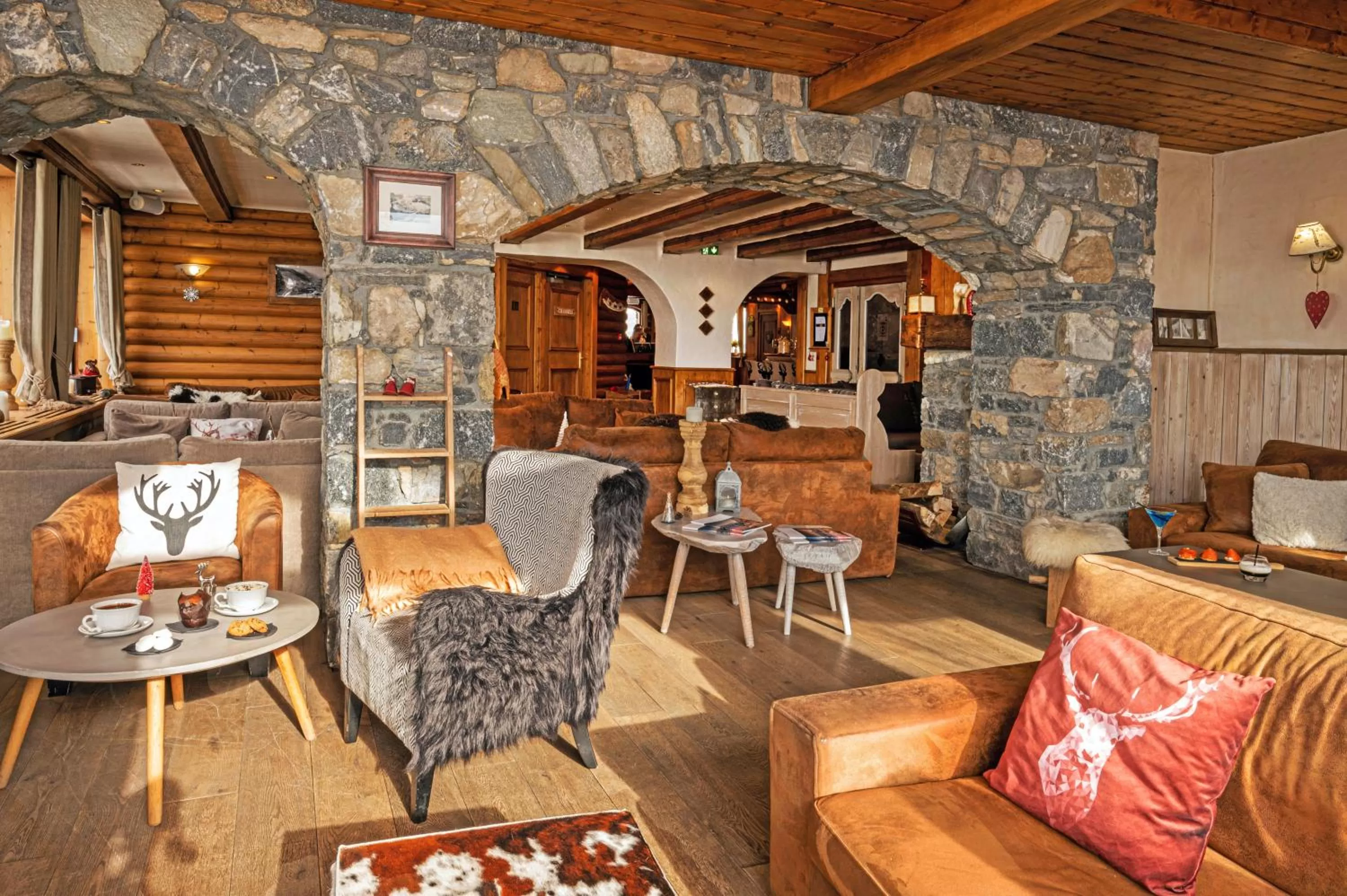 Lounge or bar in Hôtel les Campanules by Les Etincelles