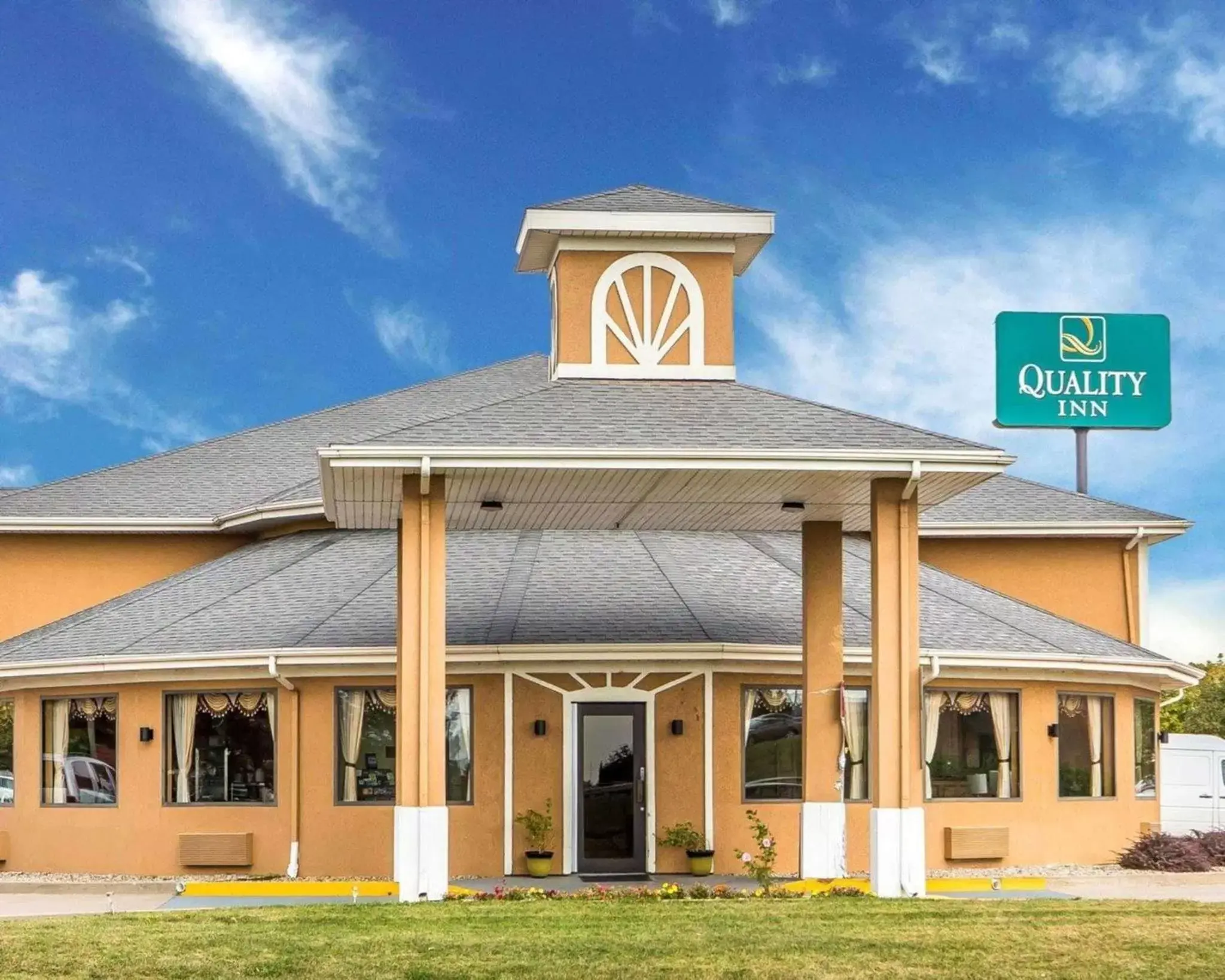 Property building in Quality Inn Morton at I-74