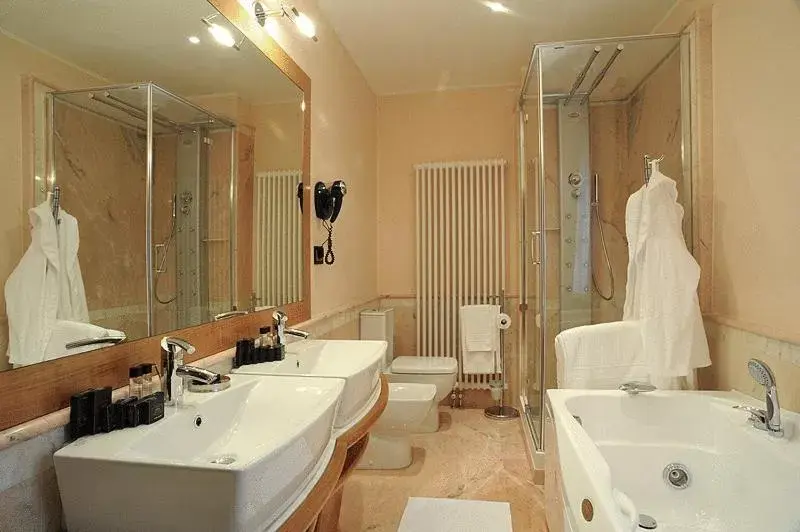 Bathroom in Park Hotel Villa Carpenada