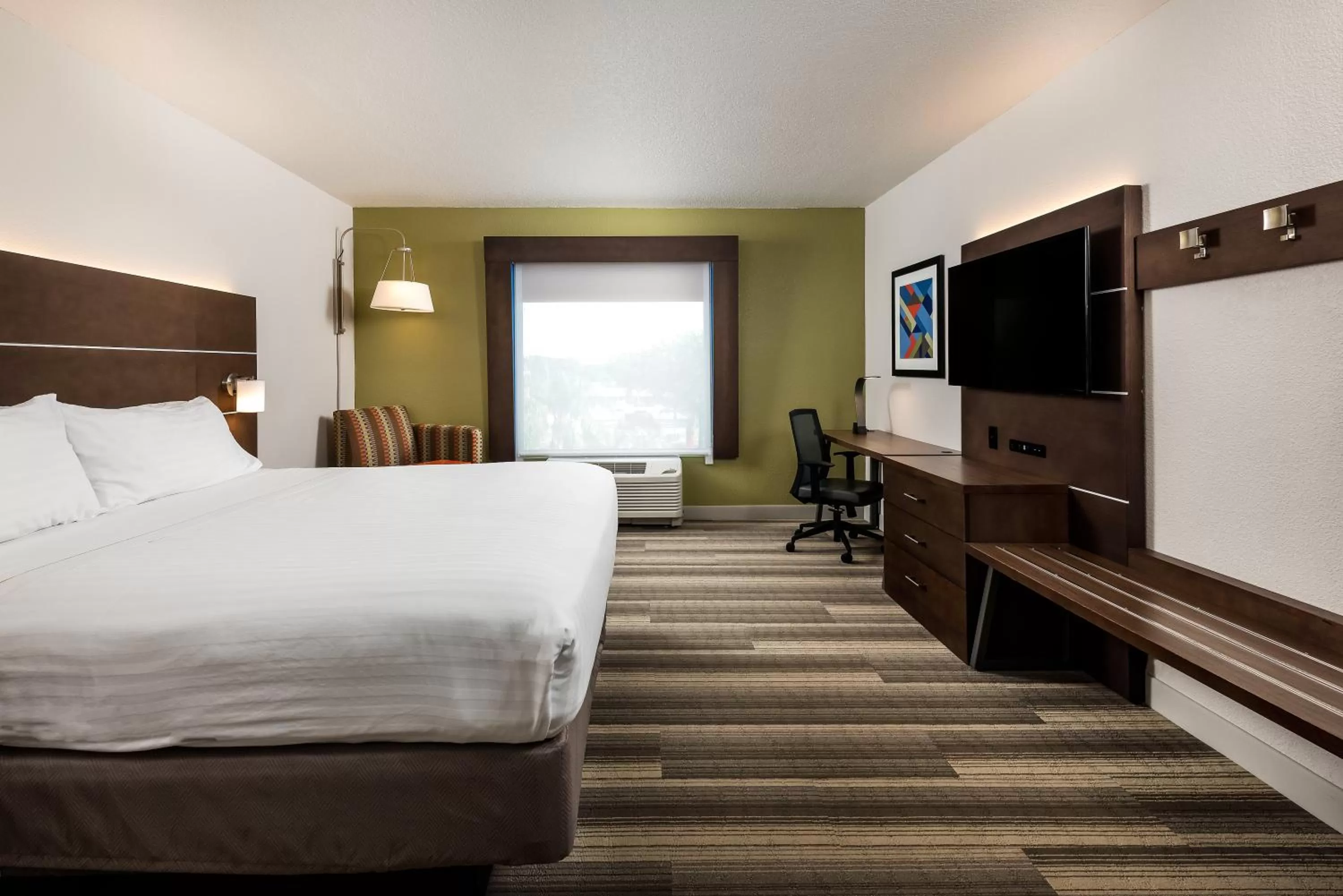 Photo of the whole room, Bed in Holiday Inn Express Hotel & Suites Bartow by IHG