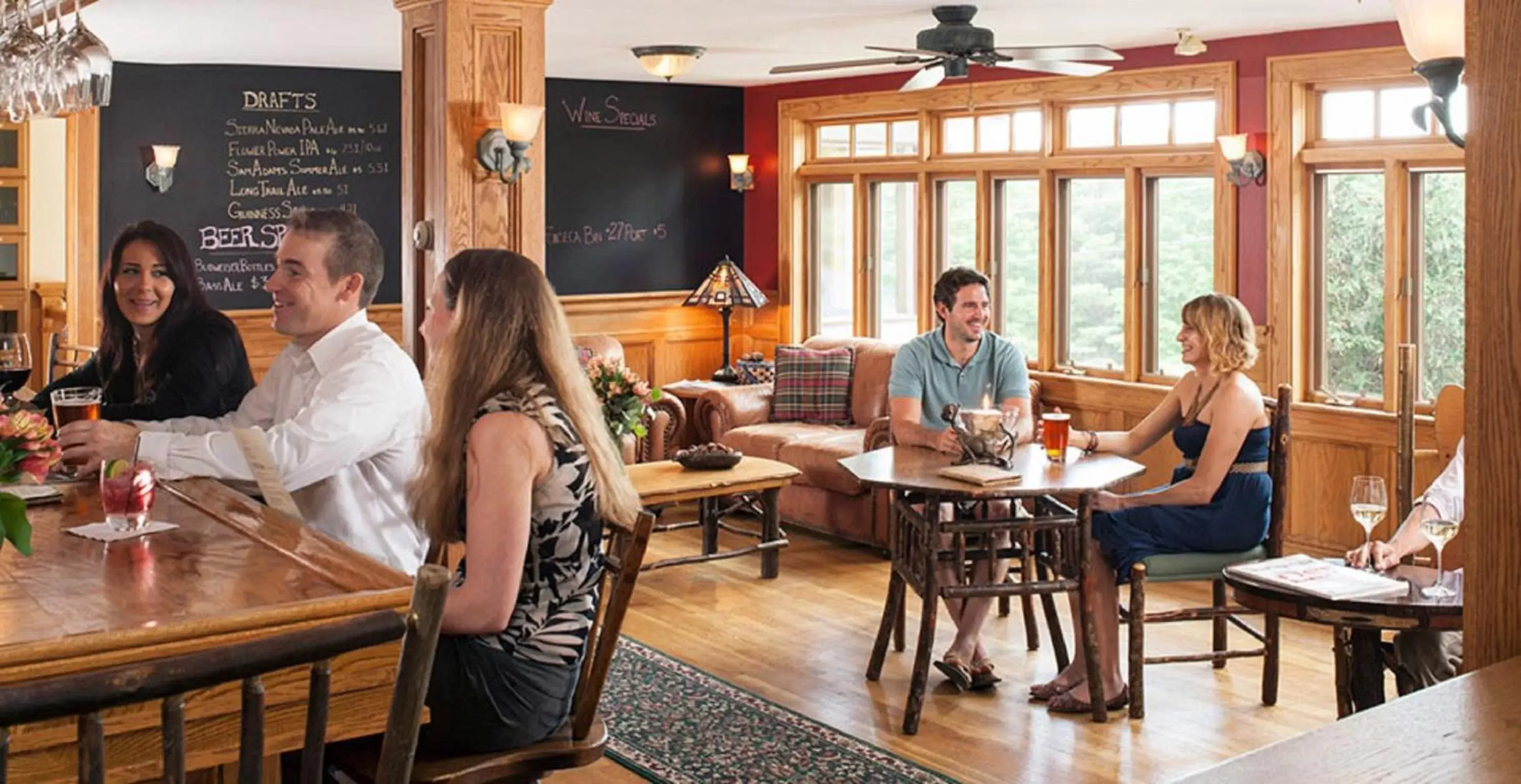 Lounge or bar, Restaurant/Places to Eat in Friends Lake Inn