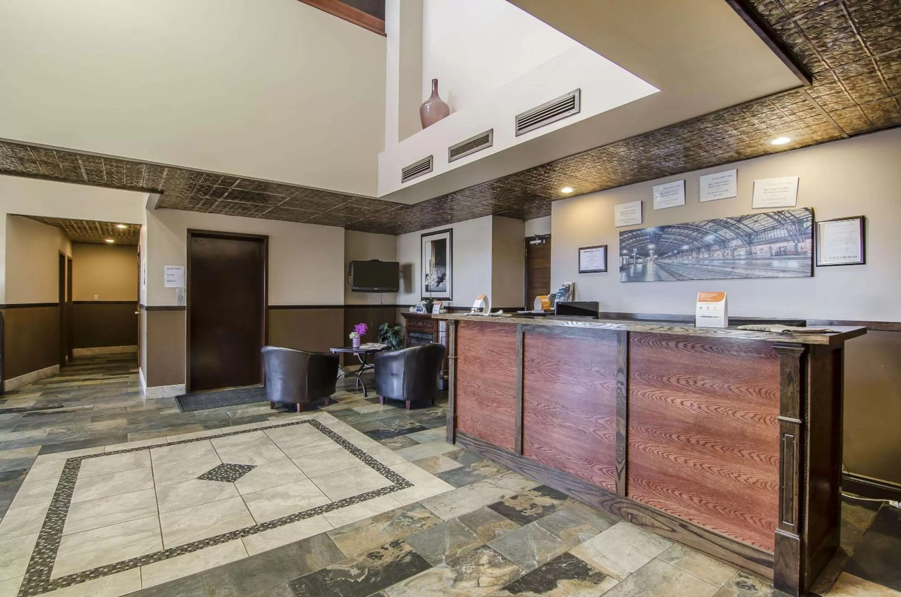 Lobby or reception in Econo Lodge Lloydminster